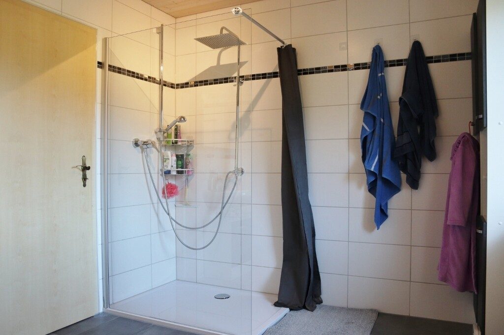 Immobilienangebot - Ronsberg - Alle - Großzügiges Einfamilienhaus mit Garage und viel Platz