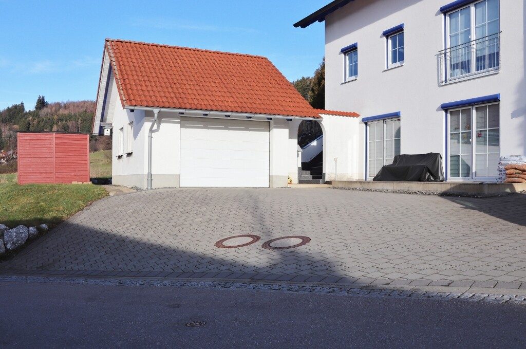 Immobilienangebot - Ronsberg - Alle - Großzügiges Einfamilienhaus mit Garage und viel Platz