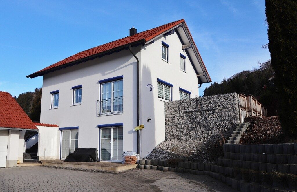 Immobilienangebot - Ronsberg - Alle - Großzügiges Einfamilienhaus mit Garage und viel Platz
