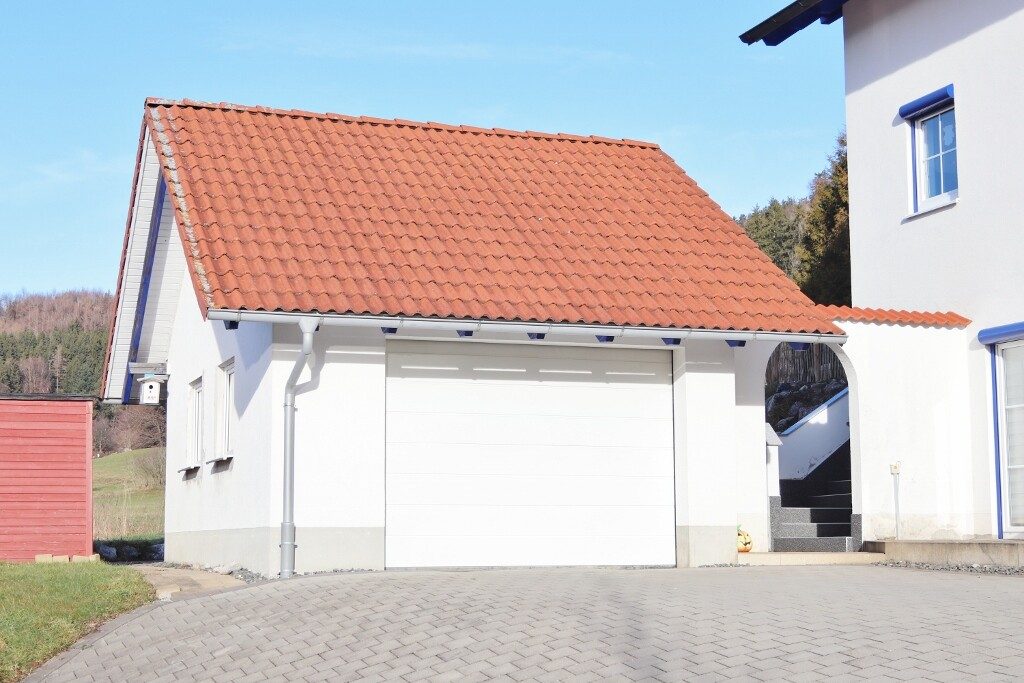 Immobilienangebot - Ronsberg - Alle - Großzügiges Einfamilienhaus mit Garage und viel Platz