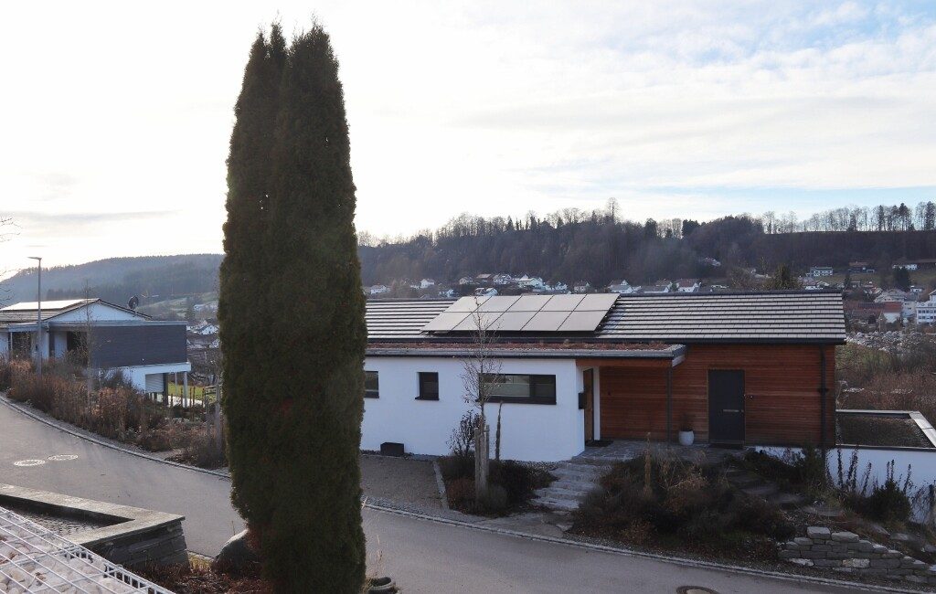 Immobilienangebot - Ronsberg - Alle - Großzügiges Einfamilienhaus mit Garage und viel Platz