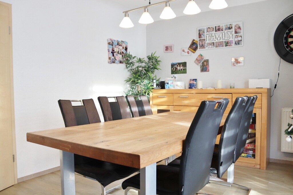 Immobilienangebot - Ronsberg - Alle - Großzügiges Einfamilienhaus mit Garage und viel Platz