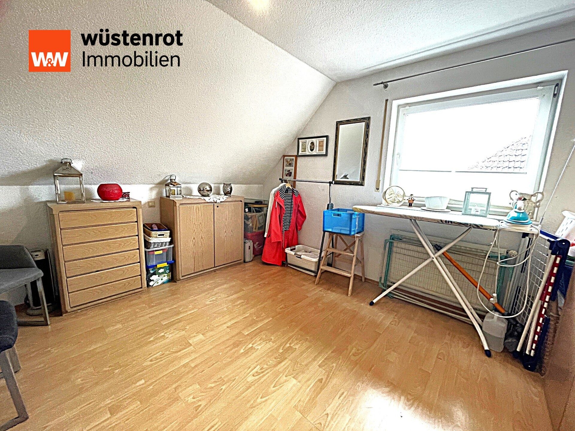 Immobilienangebot - Menden - Alle - WOHNEN und ARBEITEN 
frei gezogene DHH mit separatem Büro/Werkstattpavillon, 1 Garage Stellplätze