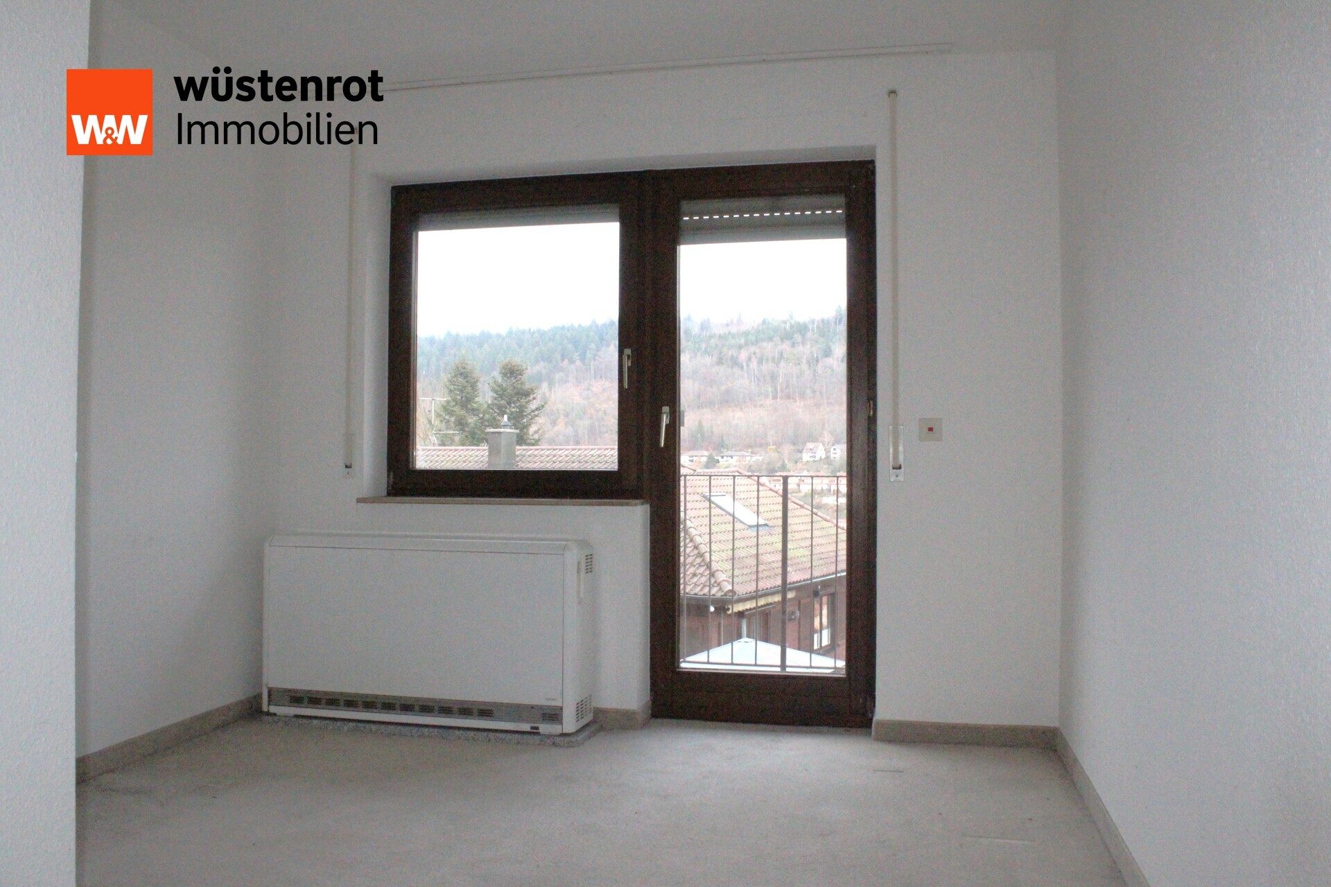 Immobilienangebot - Calw - Alle - Große Eigentumswohnung inkl. separater Garage, Terrasse & Balkon / 3 Zimmer, Küche, Bad - Höhenlage