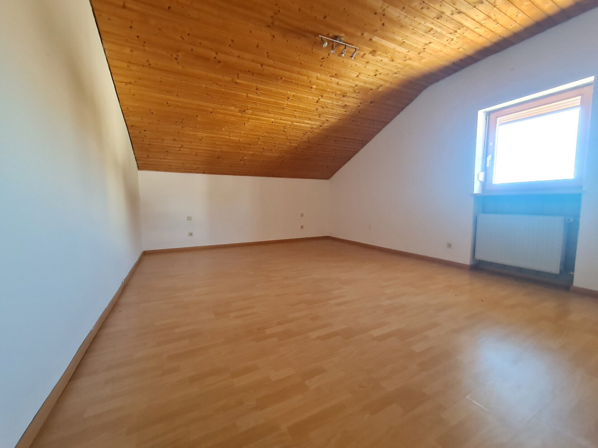 Immobilienangebot - Neuschönau - Alle - Wohnen wo andere Urlaub machen!
Bezahlbares Wohlfühlhaus mit viel Platz und tollen Möglichkeiten!