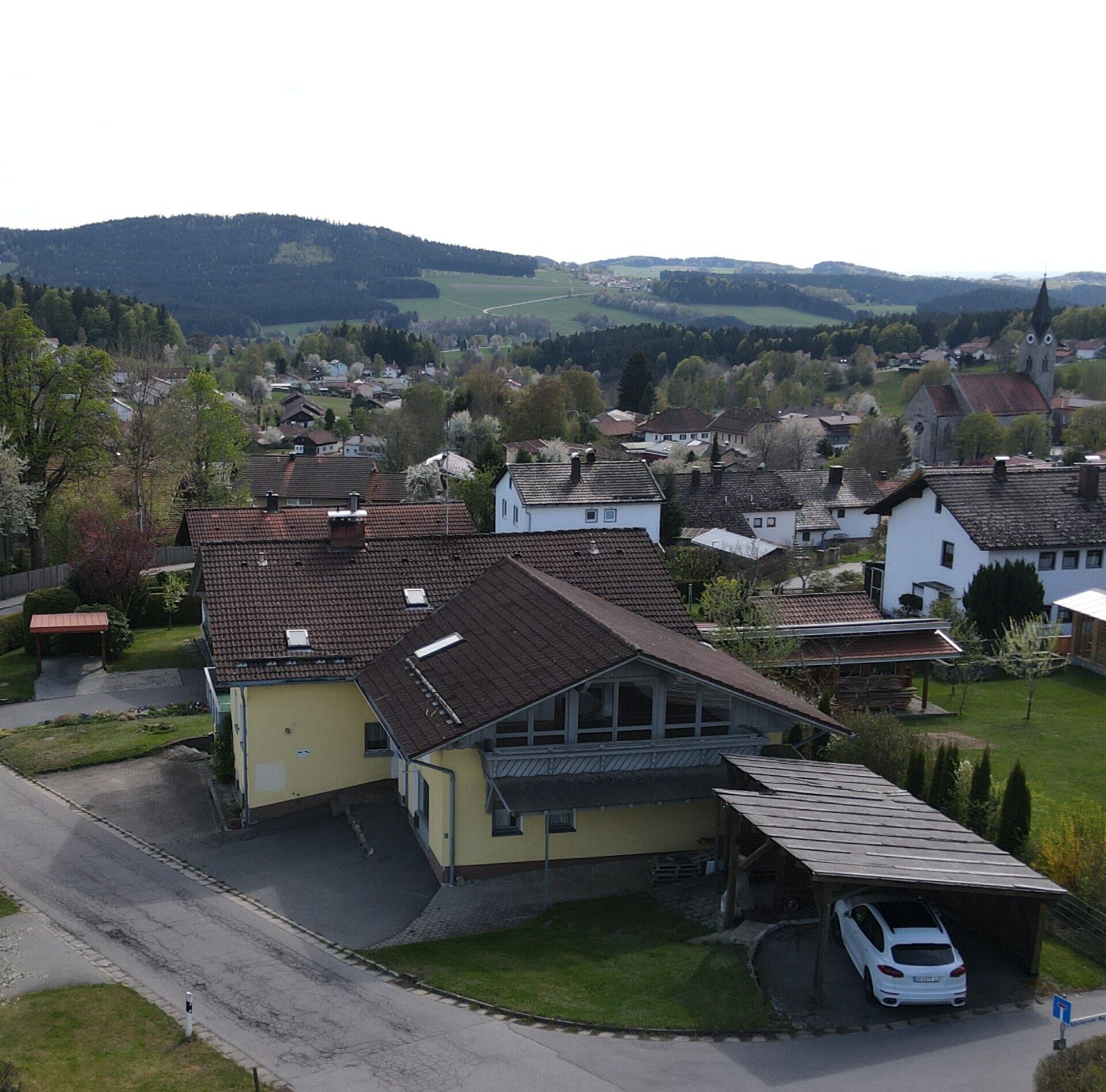 Immobilienangebot - Neuschönau - Alle - Wohnen wo andere Urlaub machen!
Bezahlbares Wohlfühlhaus mit viel Platz und tollen Möglichkeiten!