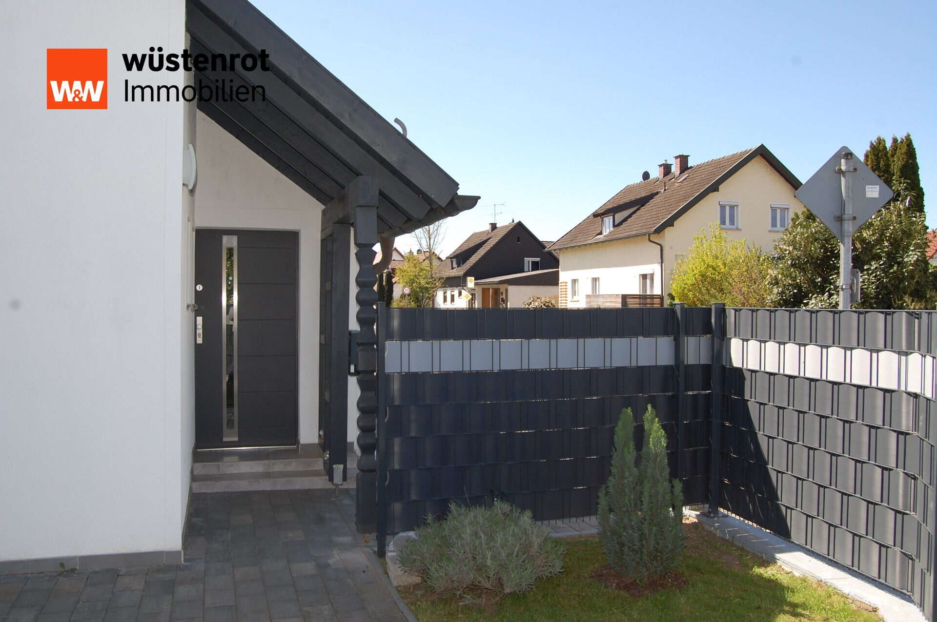 Immobilienangebot - Parkstetten - Alle - Wohnen mit Garten: Modernisierte Doppelhaushälfte in Parkstetten