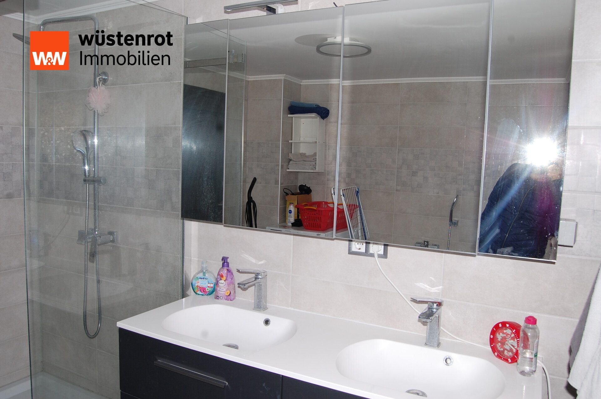Immobilienangebot - Parkstetten - Alle - Wohnen mit Garten: Modernisierte Doppelhaushälfte in Parkstetten
