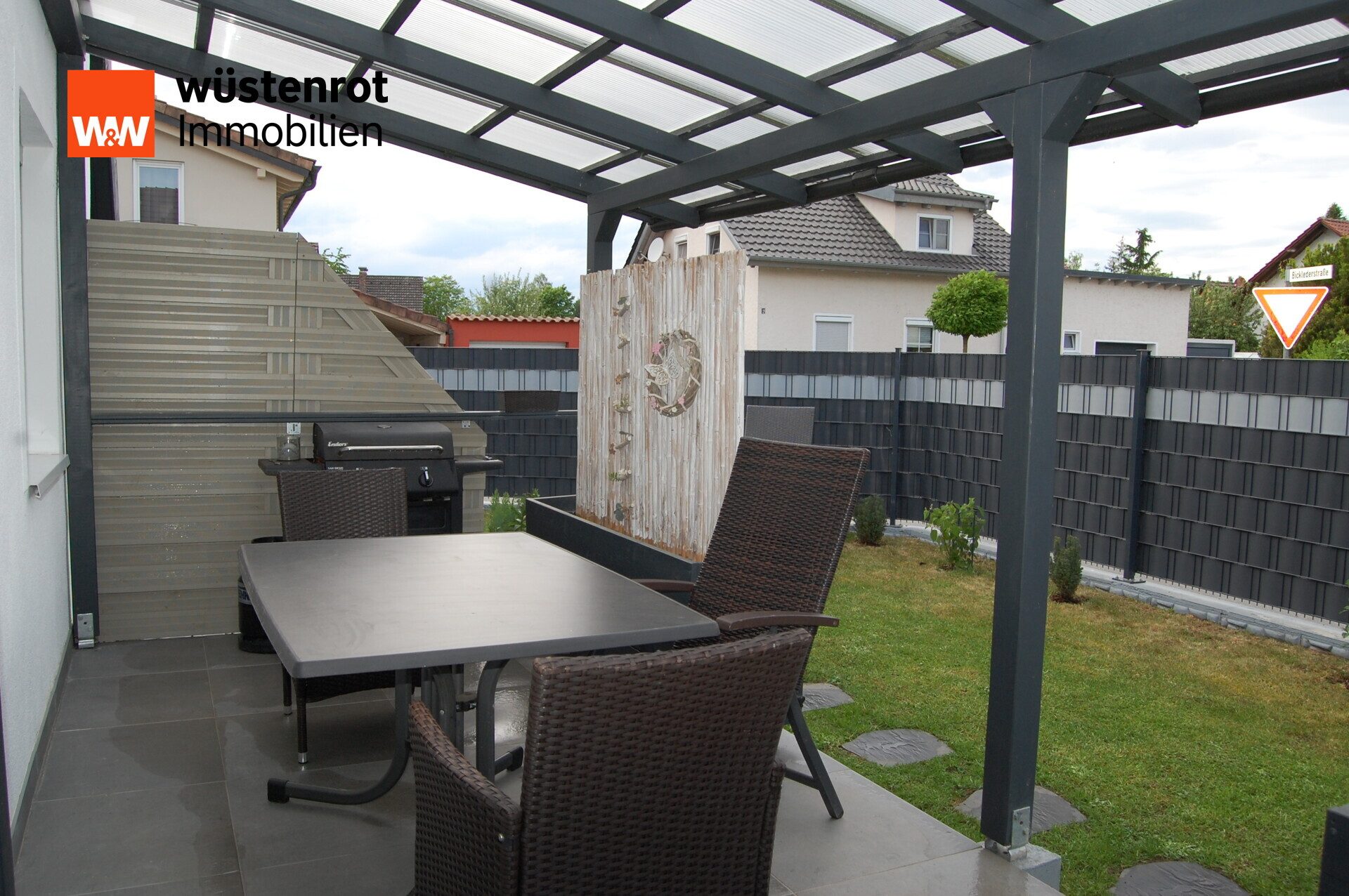Immobilienangebot - Parkstetten - Alle - Wohnen mit Garten: Modernisierte Doppelhaushälfte in Parkstetten