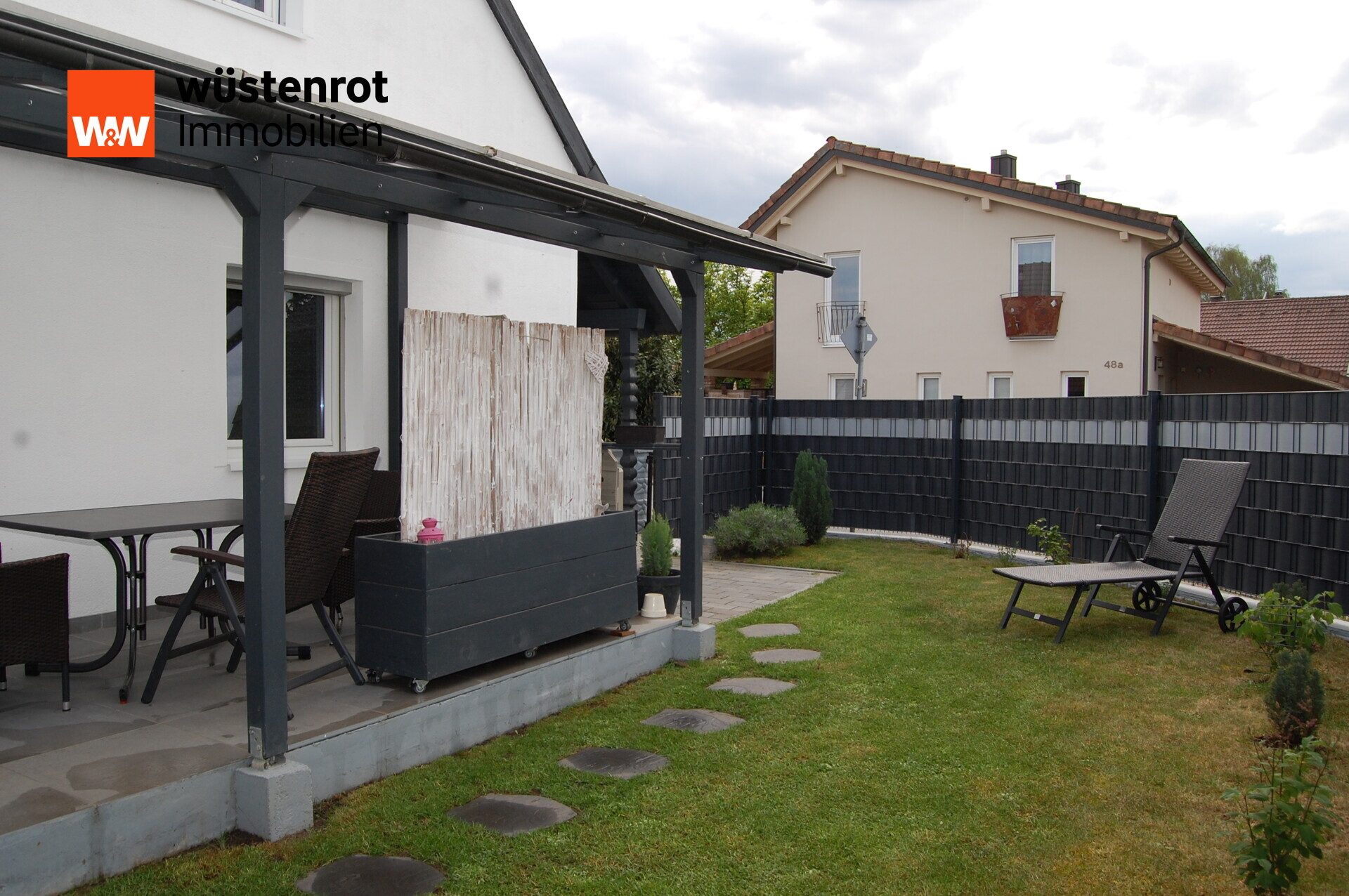 Immobilienangebot - Parkstetten - Alle - Wohnen mit Garten: Modernisierte Doppelhaushälfte in Parkstetten
