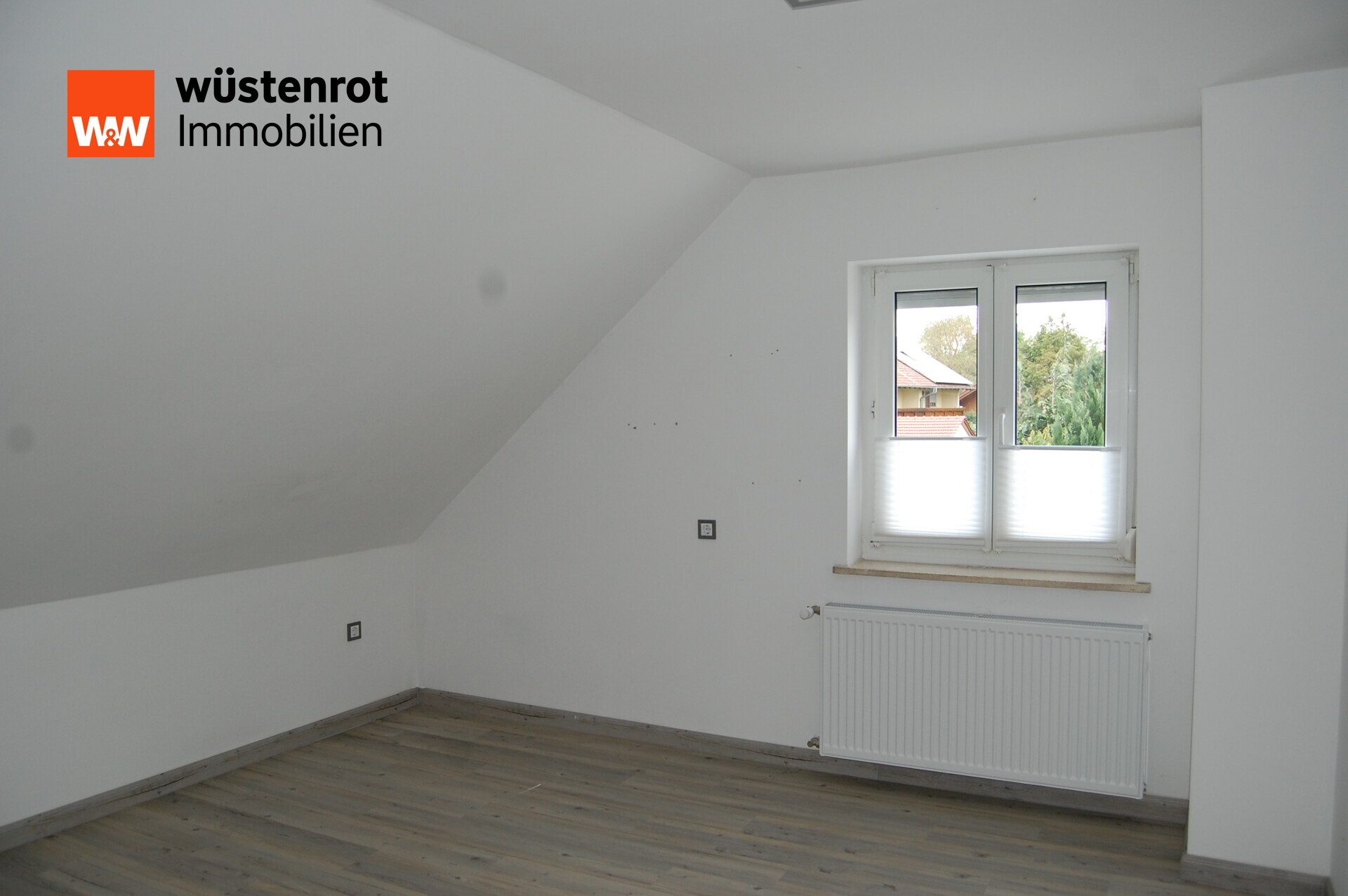Immobilienangebot - Parkstetten - Alle - Wohnen mit Garten: Modernisierte Doppelhaushälfte in Parkstetten