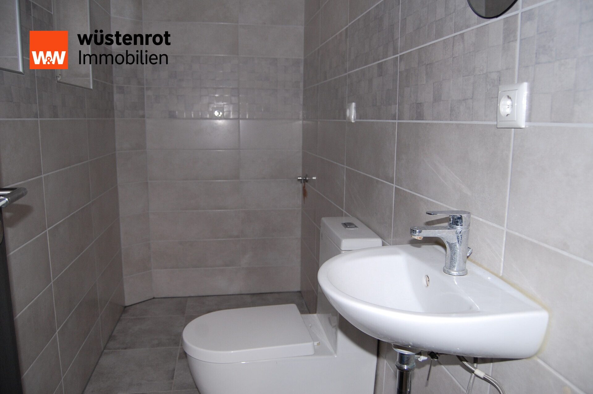 Immobilienangebot - Parkstetten - Alle - Wohnen mit Garten: Modernisierte Doppelhaushälfte in Parkstetten