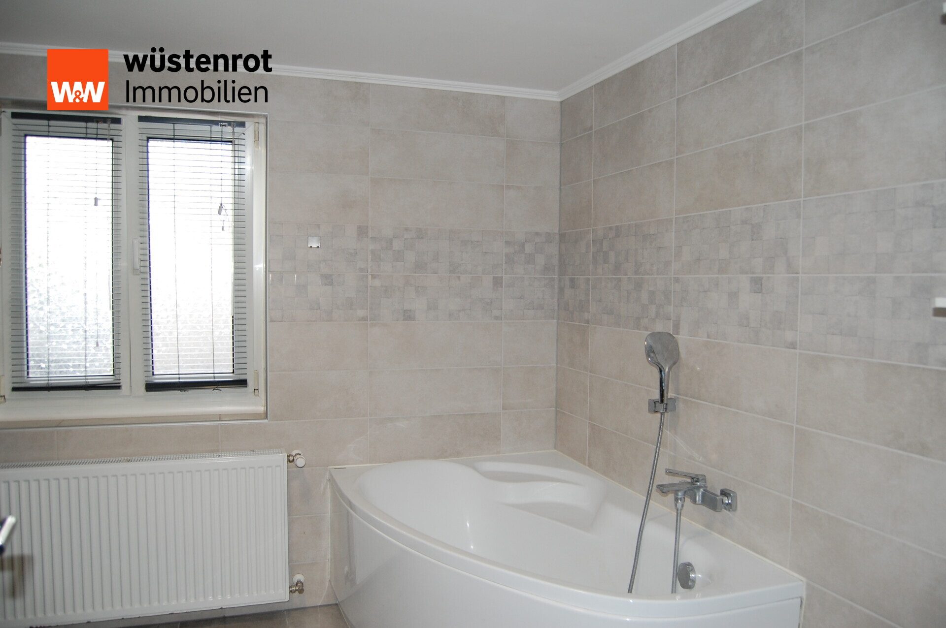 Immobilienangebot - Parkstetten - Alle - Wohnen mit Garten: Modernisierte Doppelhaushälfte in Parkstetten