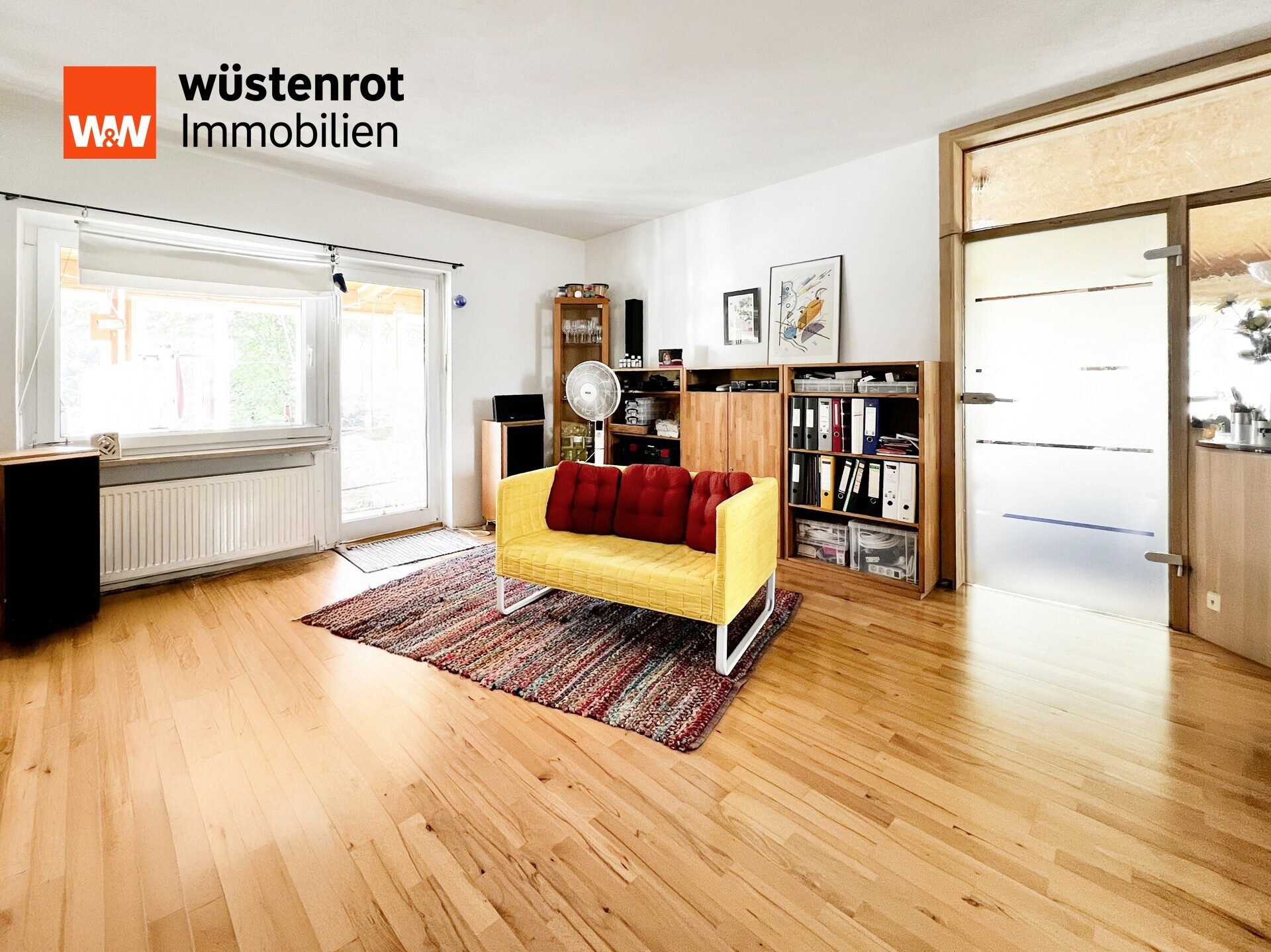 Immobilienangebot - München - Alle - Zweifamilienhaus auf großem Grundstück in München mit Sauna, modernem Pool und viel Potenzial