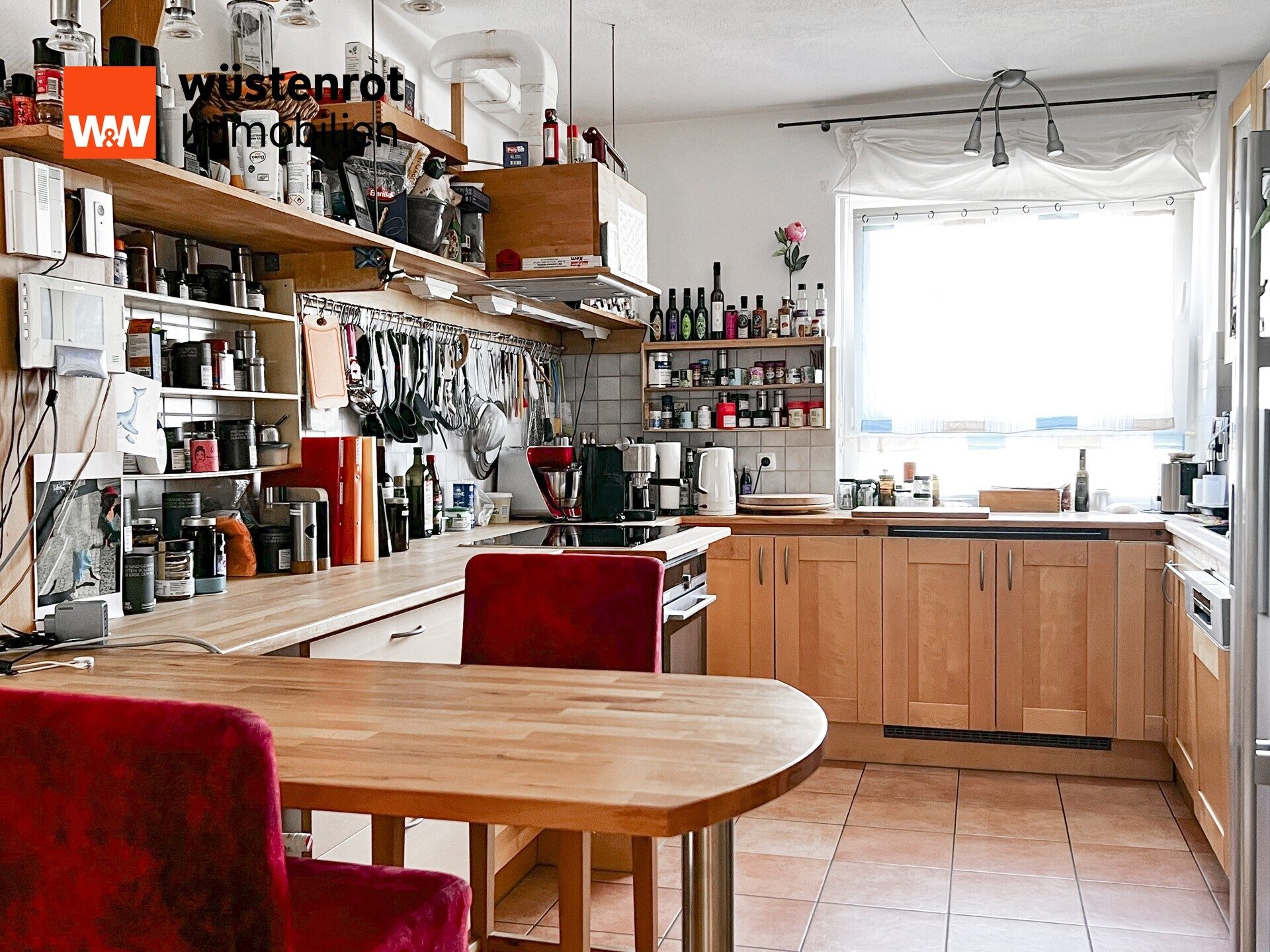 Immobilienangebot - München - Alle - Zweifamilienhaus auf großem Grundstück in München mit Sauna, modernem Pool und viel Potenzial