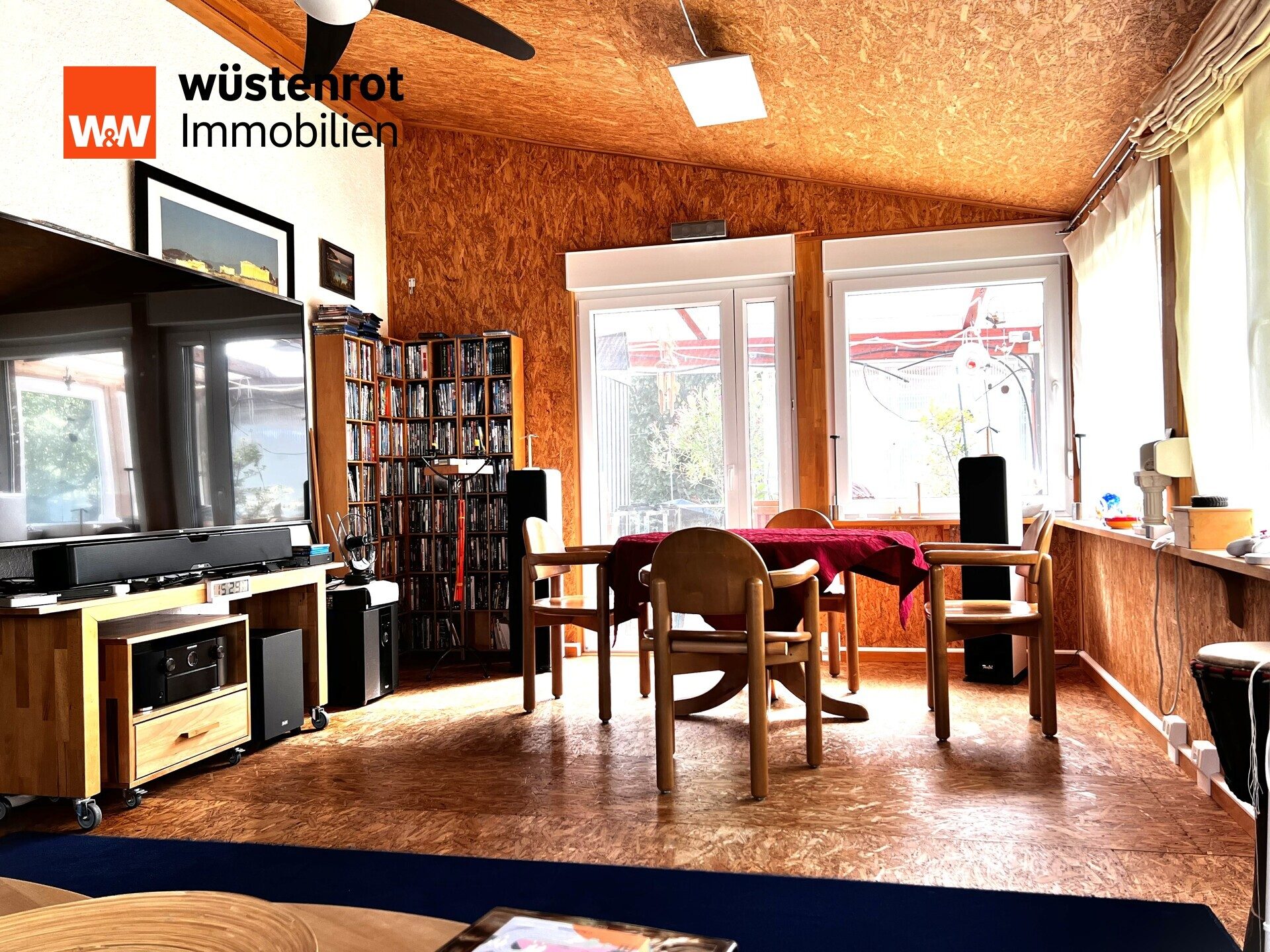 Immobilienangebot - München - Alle - Zweifamilienhaus auf großem Grundstück in München mit Sauna, modernem Pool und viel Potenzial