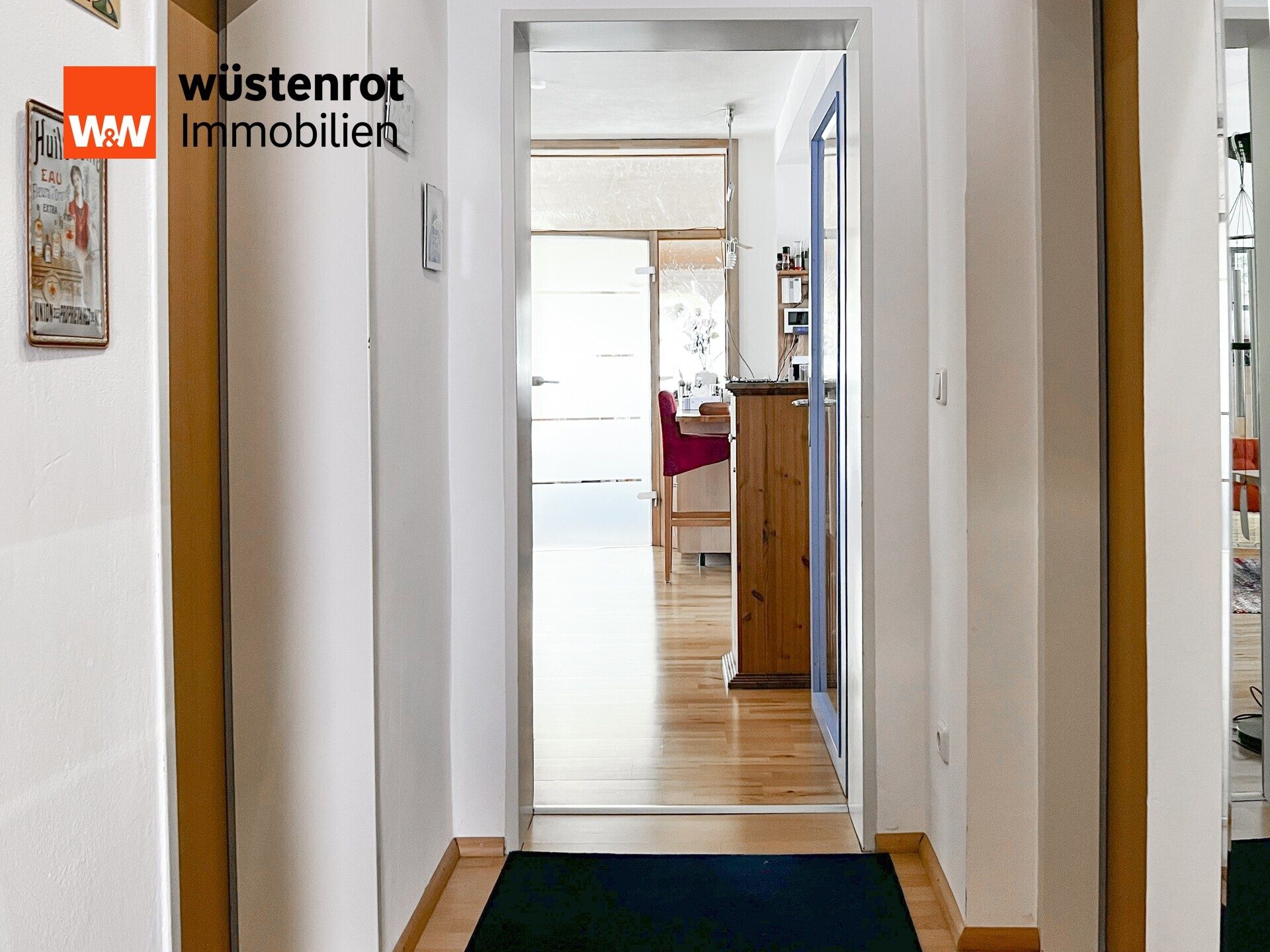 Immobilienangebot - München - Alle - Zweifamilienhaus auf großem Grundstück in München mit Sauna, modernem Pool und viel Potenzial