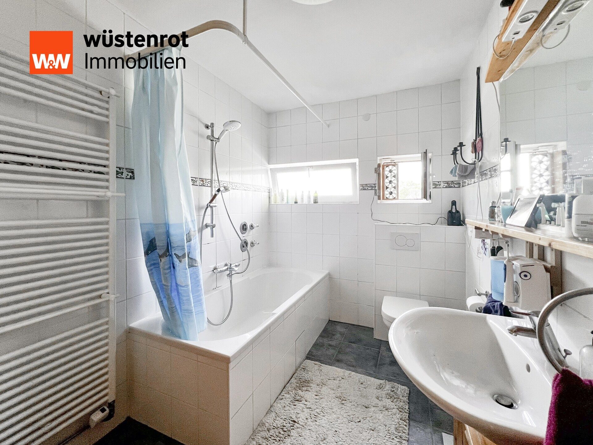 Immobilienangebot - München - Alle - Zweifamilienhaus auf großem Grundstück in München mit Sauna, modernem Pool und viel Potenzial