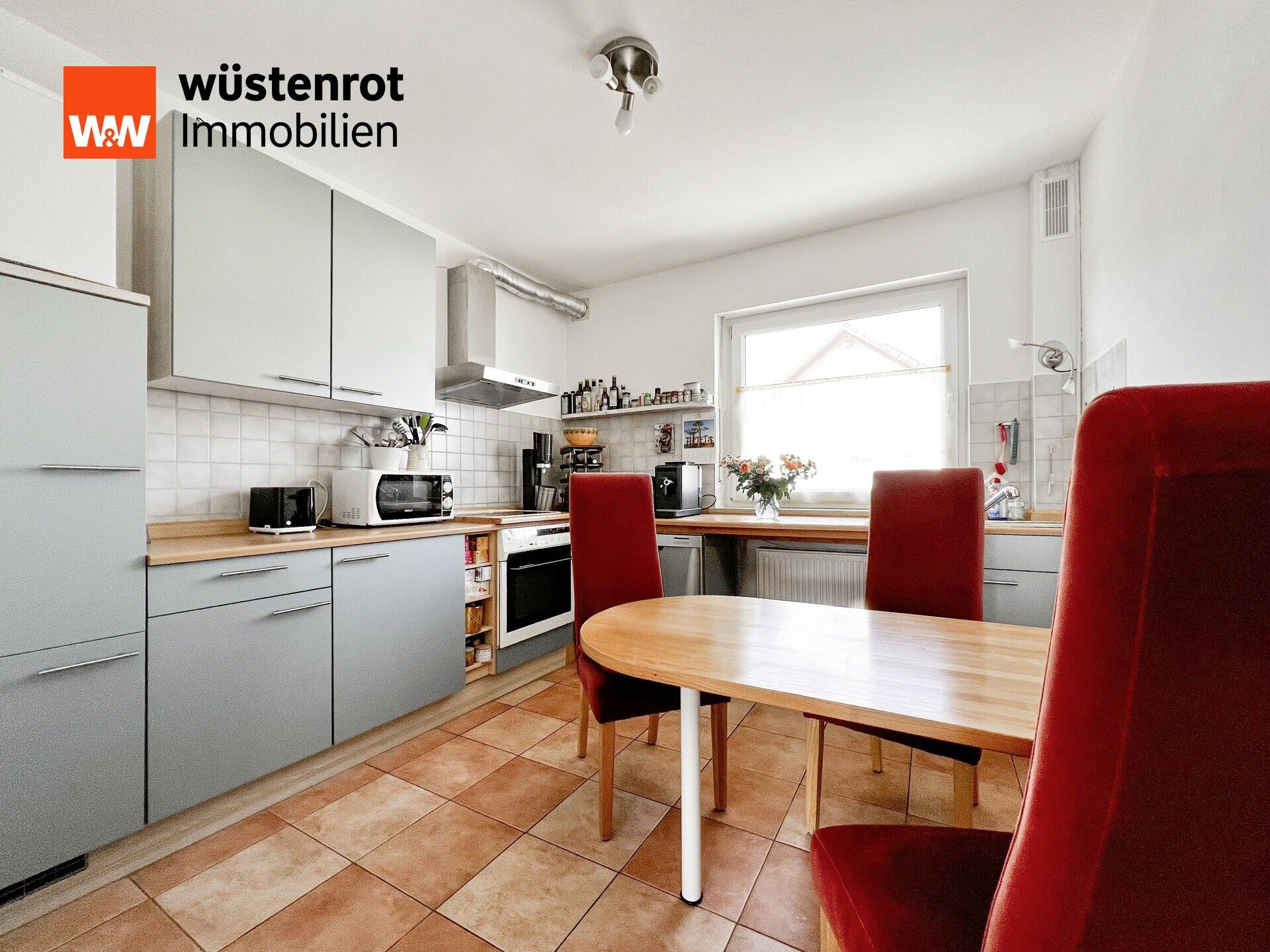 Immobilienangebot - München - Alle - Zweifamilienhaus auf großem Grundstück in München mit Sauna, modernem Pool und viel Potenzial