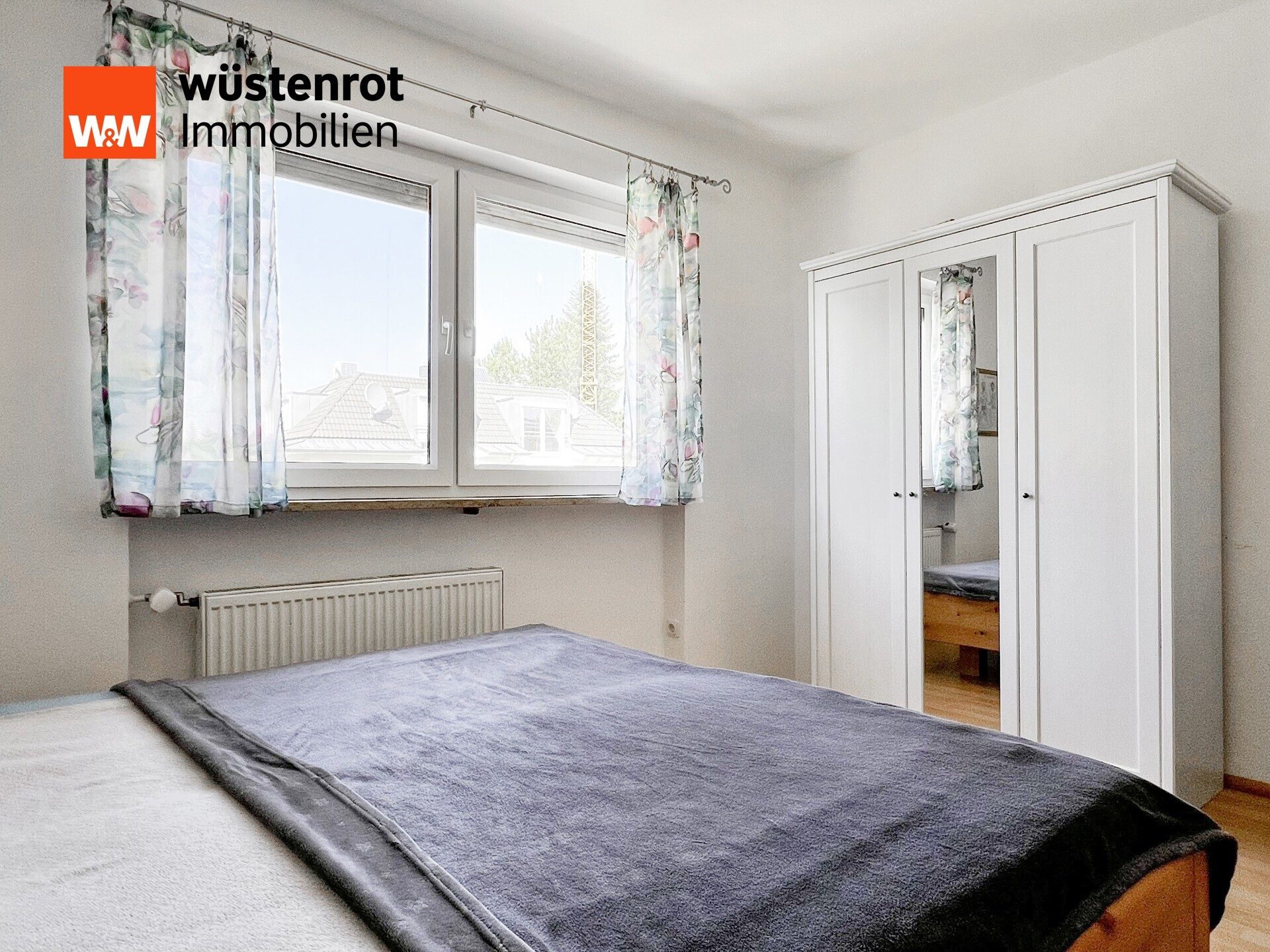 Immobilienangebot - München - Alle - Zweifamilienhaus auf großem Grundstück in München mit Sauna, modernem Pool und viel Potenzial