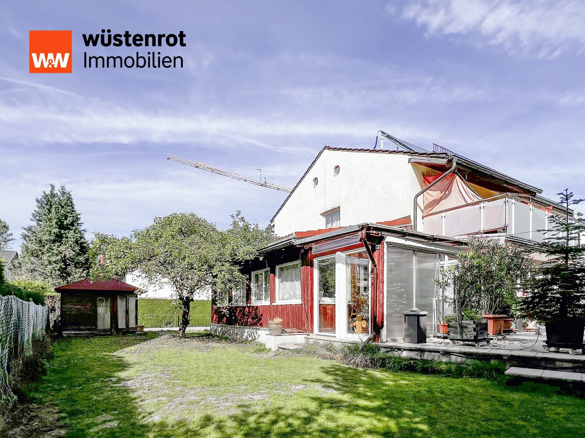 Immobilienangebot - München - Alle - Zweifamilienhaus auf großem Grundstück in München mit Sauna, modernem Pool und viel Potenzial
