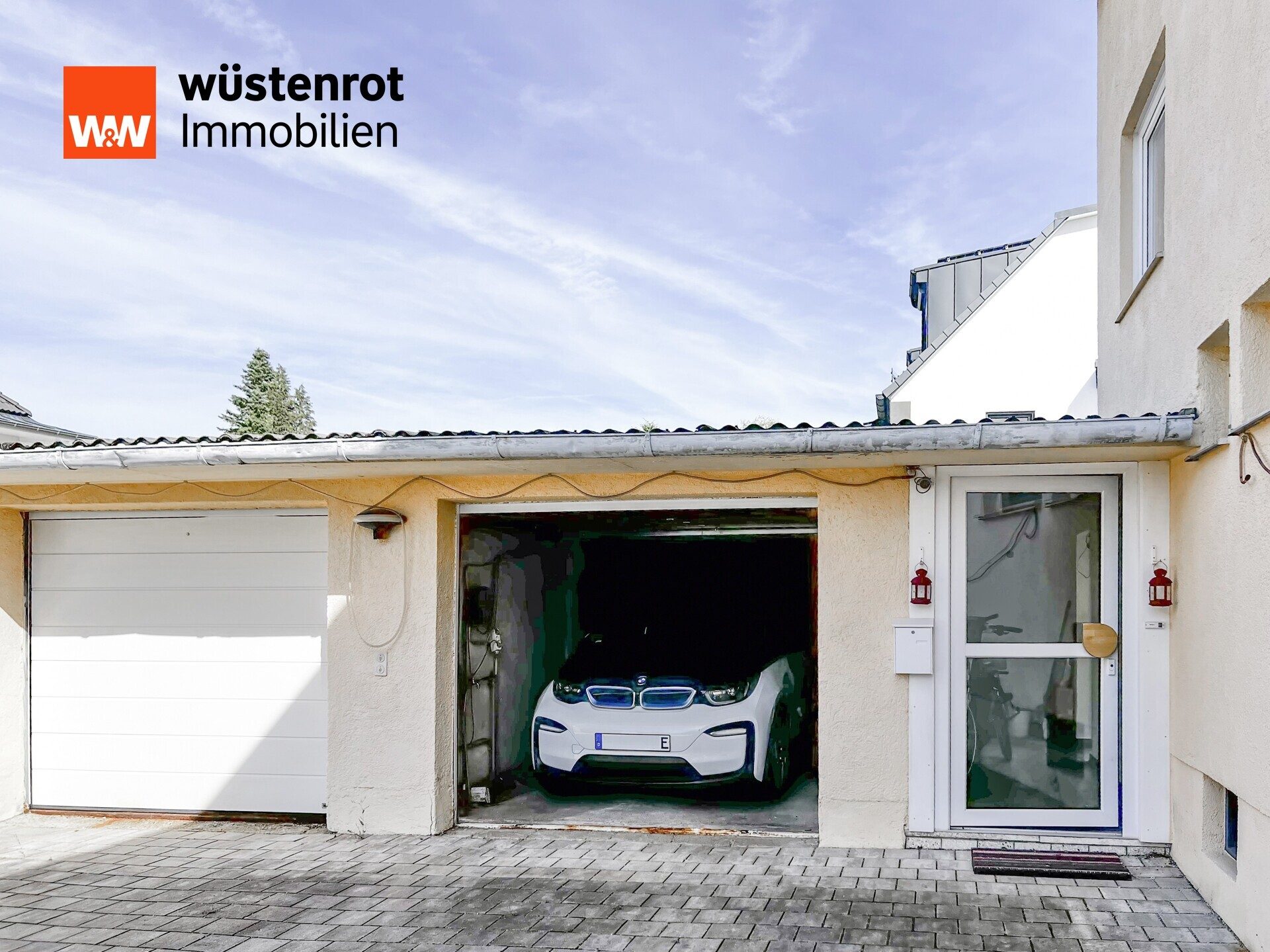 Immobilienangebot - München - Alle - Zweifamilienhaus auf großem Grundstück in München mit Sauna, modernem Pool und viel Potenzial