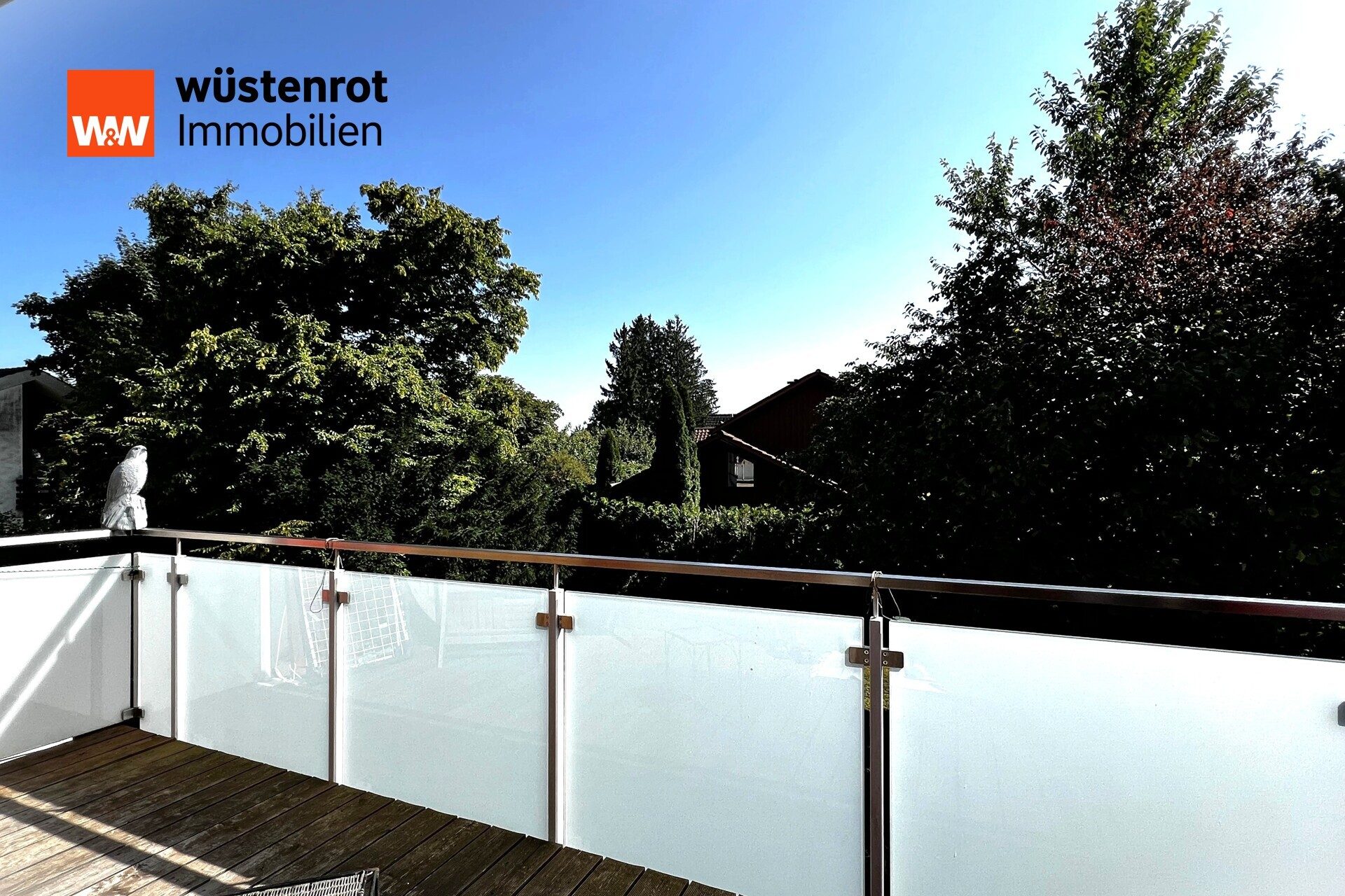 Immobilienangebot - München - Alle - Zweifamilienhaus auf großem Grundstück in München mit Sauna, modernem Pool und viel Potenzial