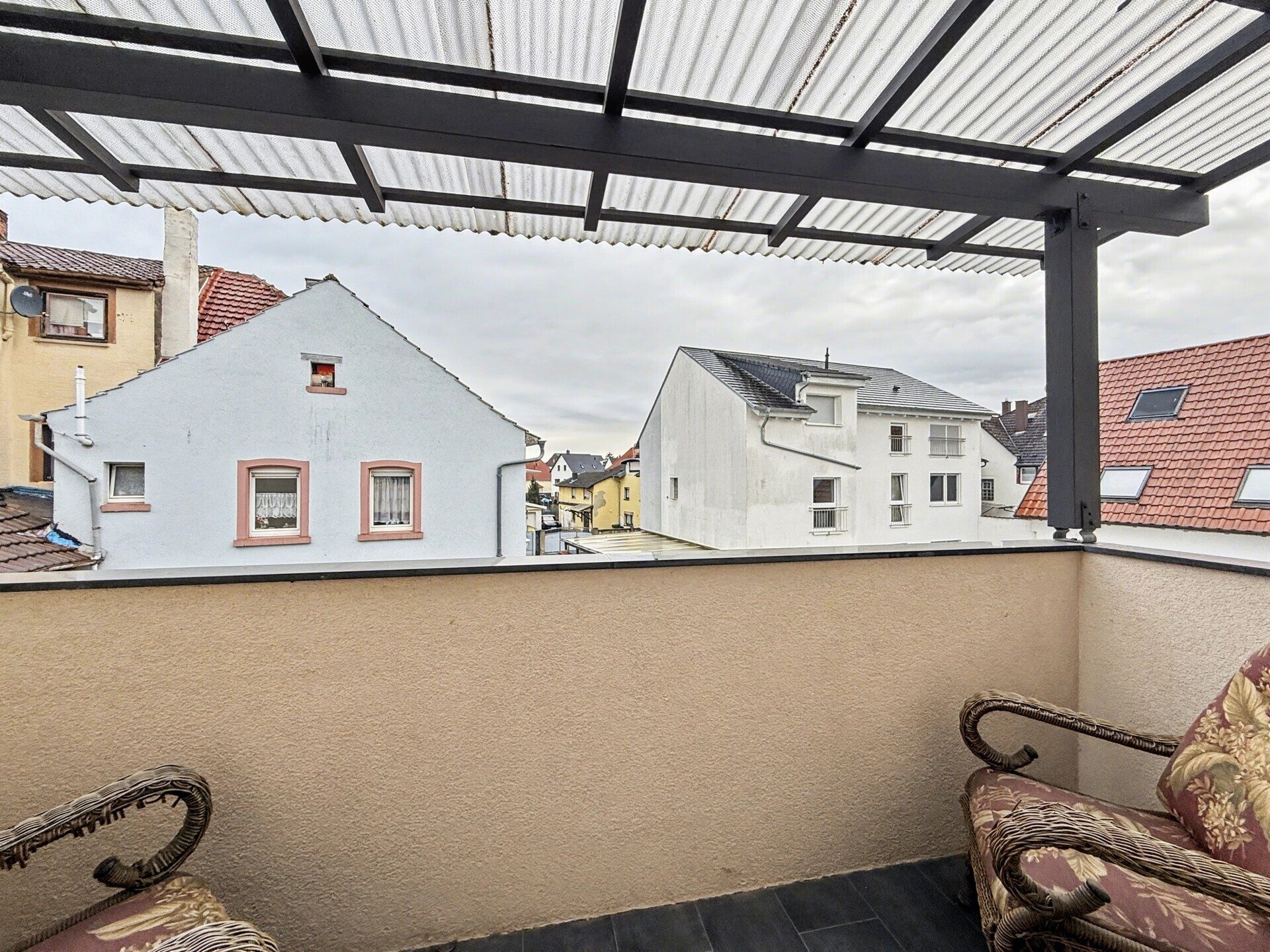 Immobilienangebot - Viernheim - Alle - Platz für die ganze Familie
Geräumiges und ruhig gelegenes Einfamilienhaus mit 2 Bädern und 2 Küchen