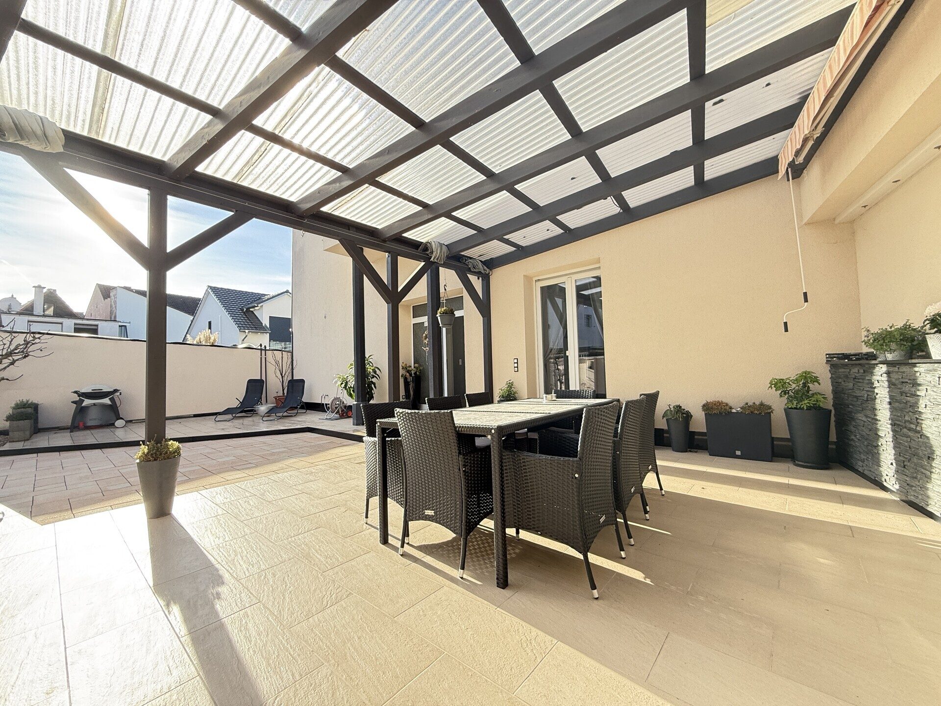 Immobilienangebot - Viernheim - Alle - Platz für die ganze Familie
Geräumiges und ruhig gelegenes Einfamilienhaus mit 2 Bädern und 2 Küchen
