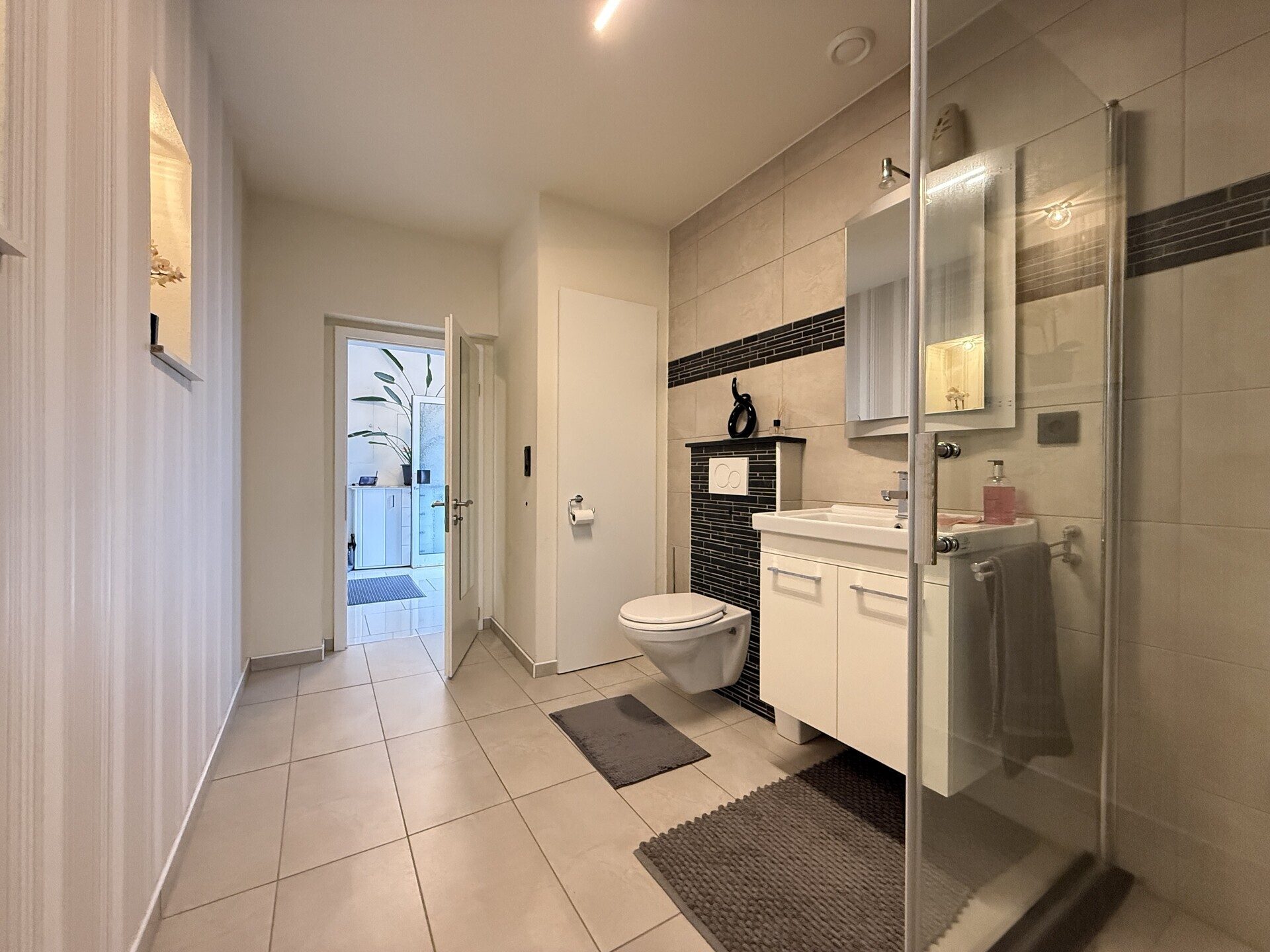 Immobilienangebot - Viernheim - Alle - Platz für die ganze Familie
Geräumiges und ruhig gelegenes Einfamilienhaus mit 2 Bädern und 2 Küchen