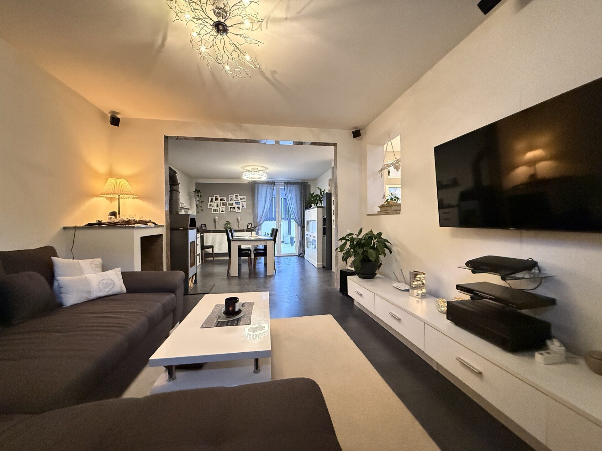 Immobilienangebot - Viernheim - Alle - Platz für die ganze Familie
Geräumiges und ruhig gelegenes Einfamilienhaus mit 2 Bädern und 2 Küchen