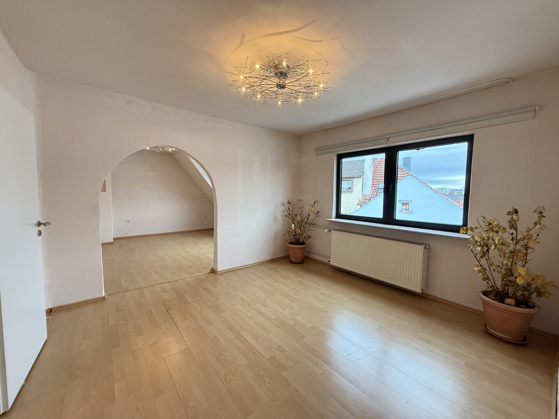 Immobilienangebot - Viernheim - Alle - Platz für die ganze Familie
Geräumiges und ruhig gelegenes Einfamilienhaus mit 2 Bädern und 2 Küchen