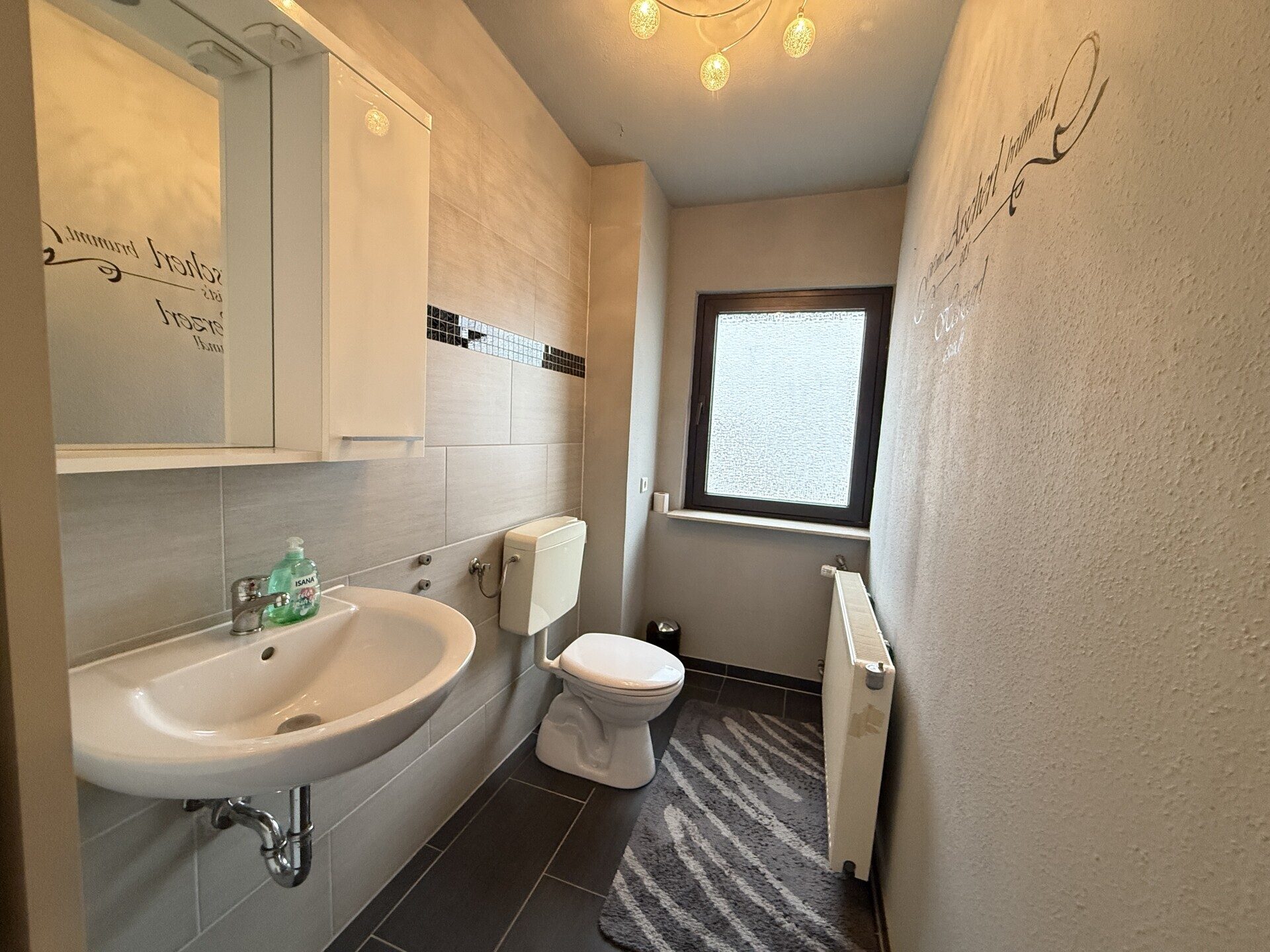 Immobilienangebot - Viernheim - Alle - Platz für die ganze Familie
Geräumiges und ruhig gelegenes Einfamilienhaus mit 2 Bädern und 2 Küchen