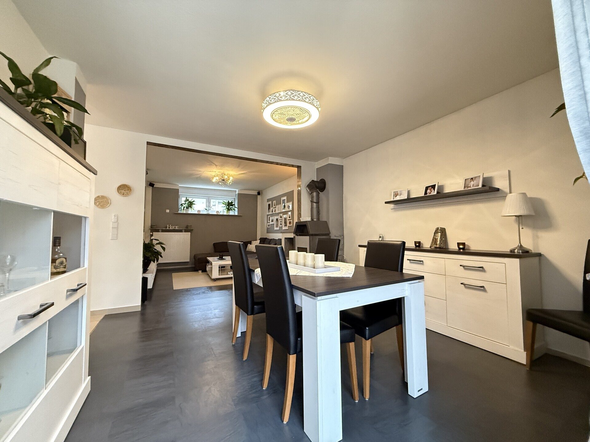 Immobilienangebot - Viernheim - Alle - Platz für die ganze Familie
Geräumiges und ruhig gelegenes Einfamilienhaus mit 2 Bädern und 2 Küchen