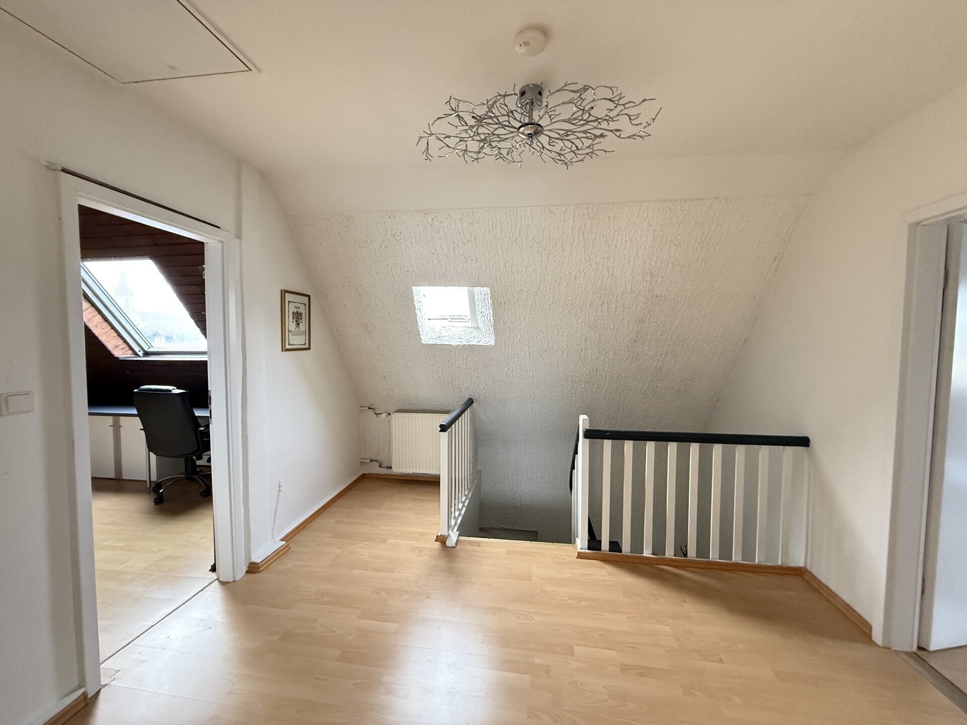 Immobilienangebot - Viernheim - Alle - Platz für die ganze Familie
Geräumiges und ruhig gelegenes Einfamilienhaus mit 2 Bädern und 2 Küchen