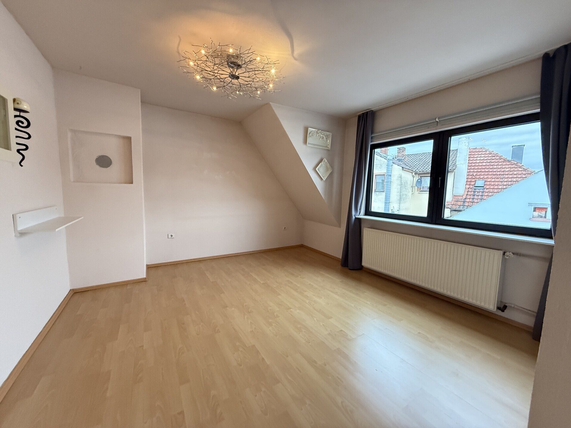 Immobilienangebot - Viernheim - Alle - Platz für die ganze Familie
Geräumiges und ruhig gelegenes Einfamilienhaus mit 2 Bädern und 2 Küchen