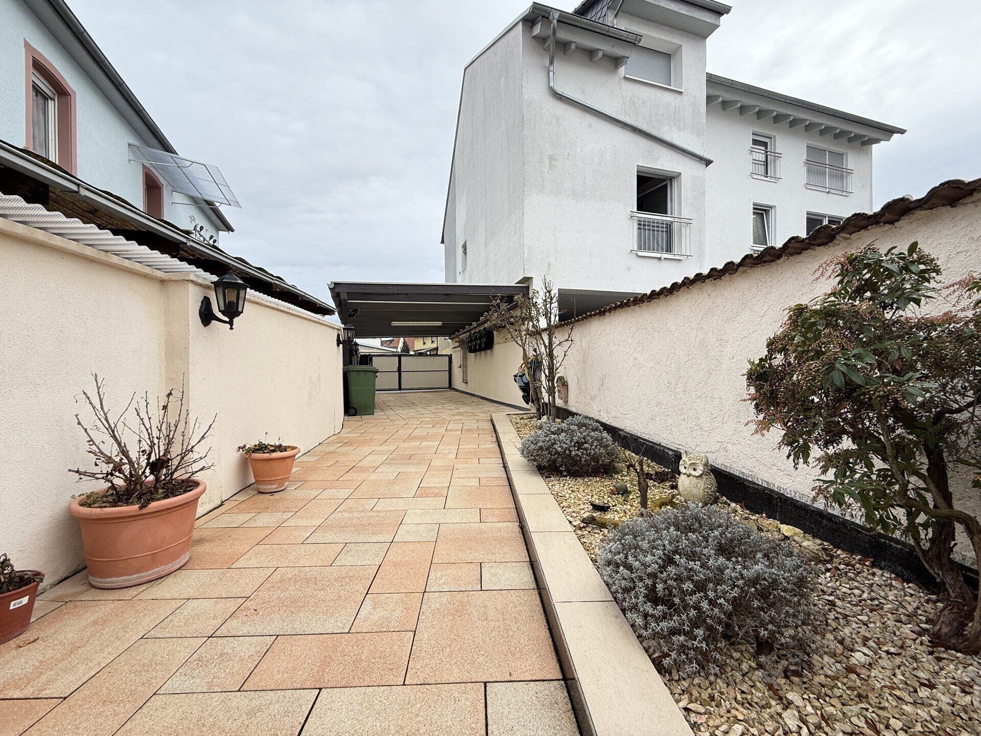 Immobilienangebot - Viernheim - Alle - Platz für die ganze Familie
Geräumiges und ruhig gelegenes Einfamilienhaus mit 2 Bädern und 2 Küchen