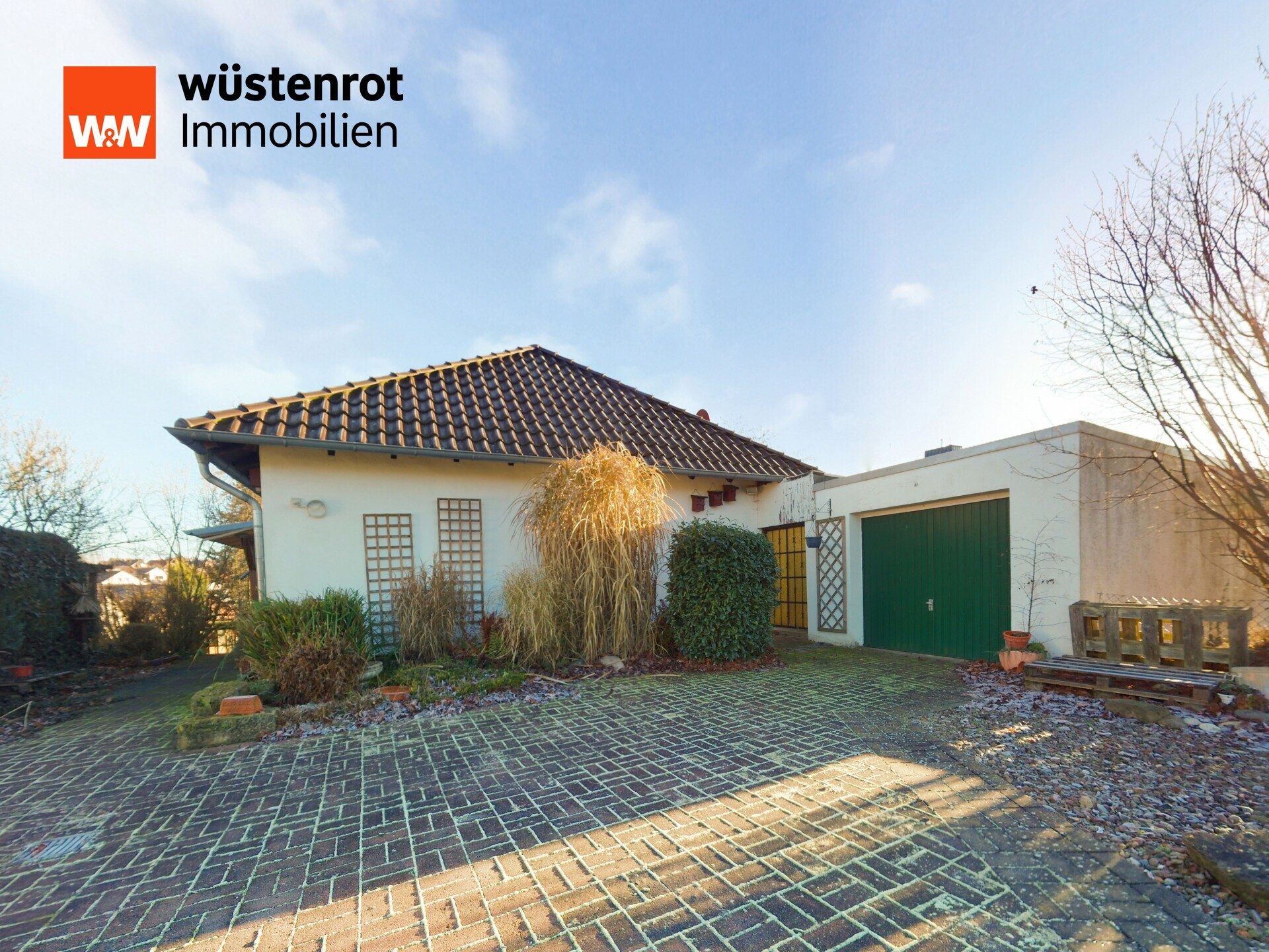 Immobilienangebot - Hameln - Alle - Freistehender Bungalow mit Einliegerwohnung und vielseitigen Nutzungsmöglichkeiten
