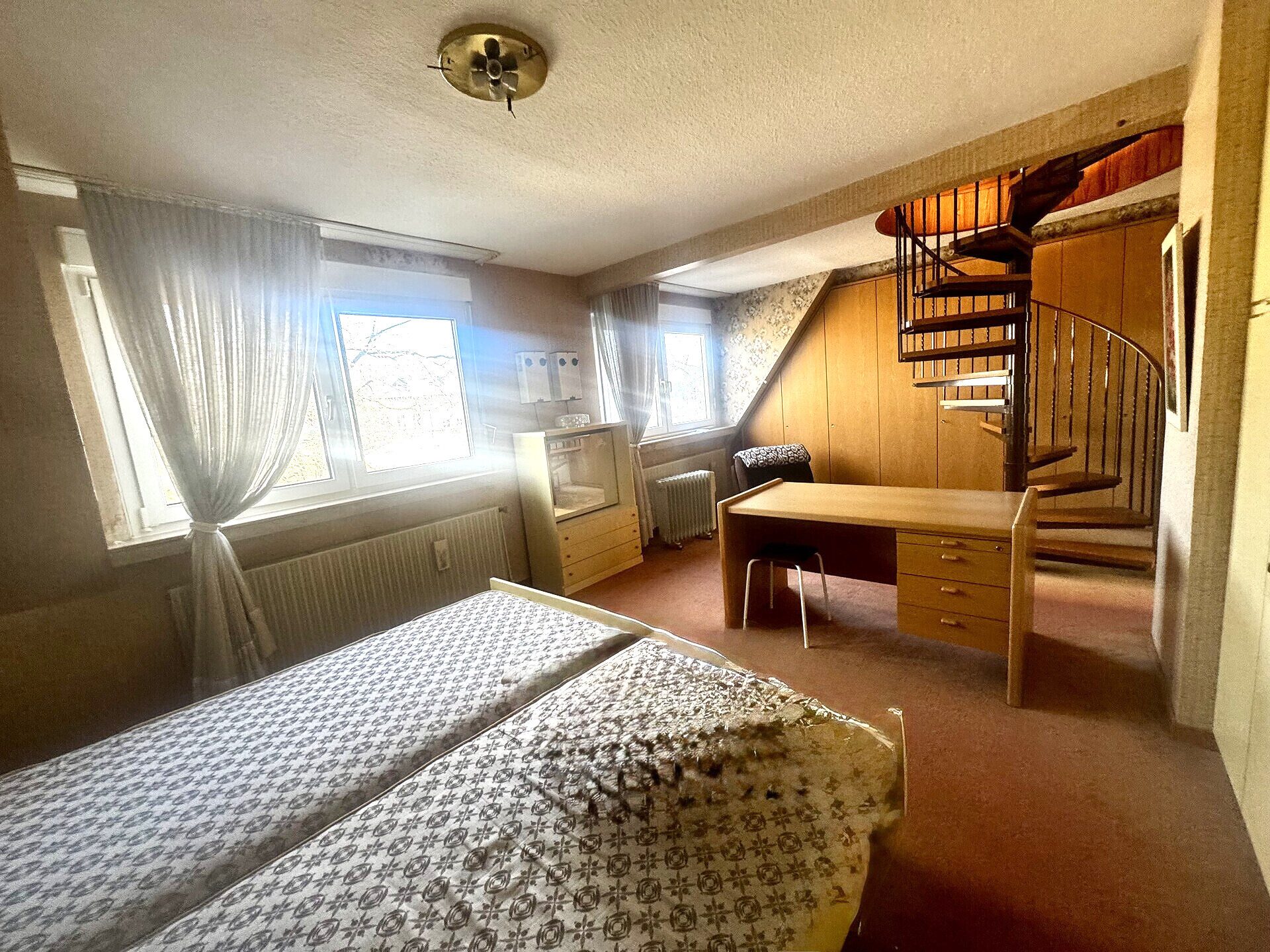 Immobilienangebot - Velbert - Alle - Solides Reiheneckhaus mit 3 Wohneinheiten und großem Garten