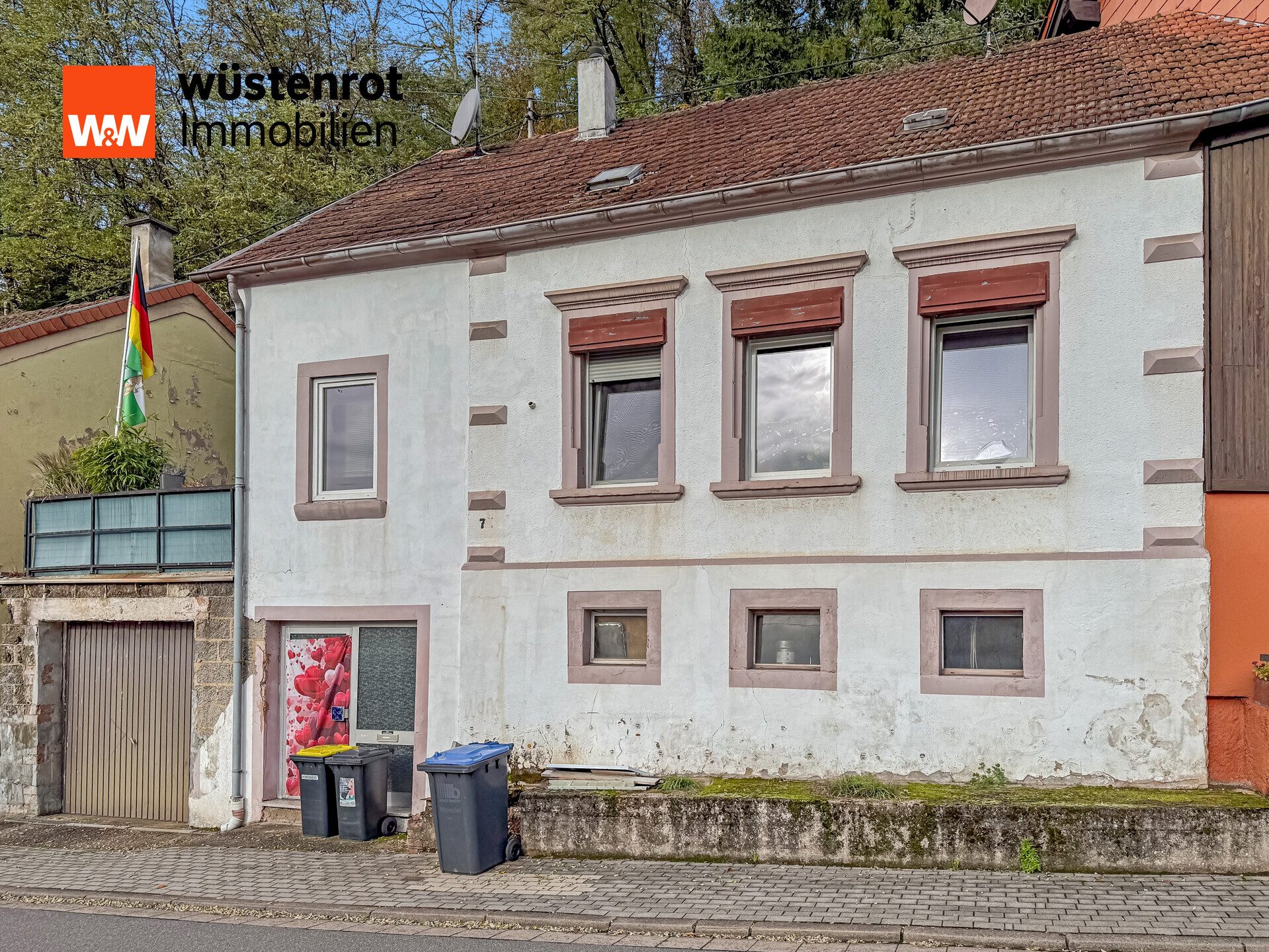 Immobilienangebot - Beckingen - Alle - Zweifamilienhaus-Potenzial: Solides Wohnhaus mit modernisierter Einheit und Ausbaureserve