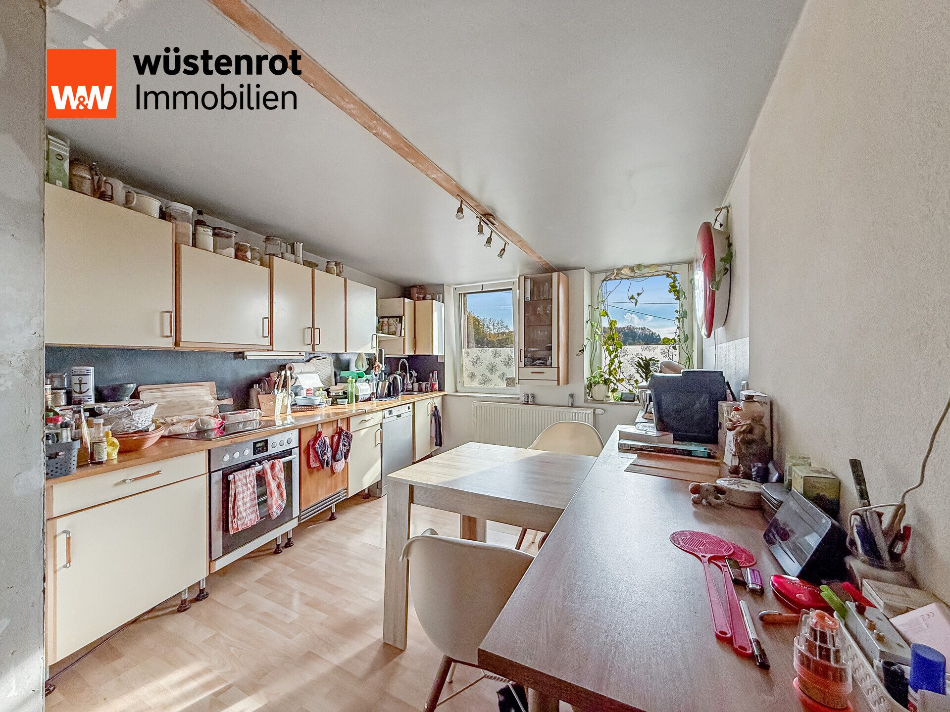 Immobilienangebot - Beckingen - Alle - Zweifamilienhaus-Potenzial: Solides Wohnhaus mit modernisierter Einheit und Ausbaureserve