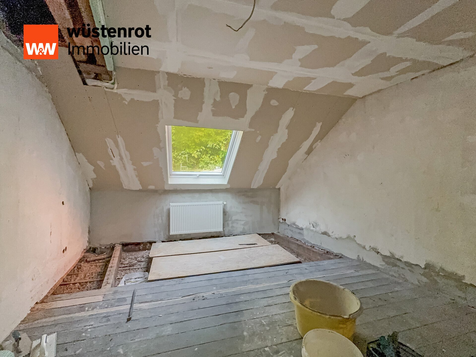 Immobilienangebot - Beckingen - Alle - Zweifamilienhaus-Potenzial: Solides Wohnhaus mit modernisierter Einheit und Ausbaureserve