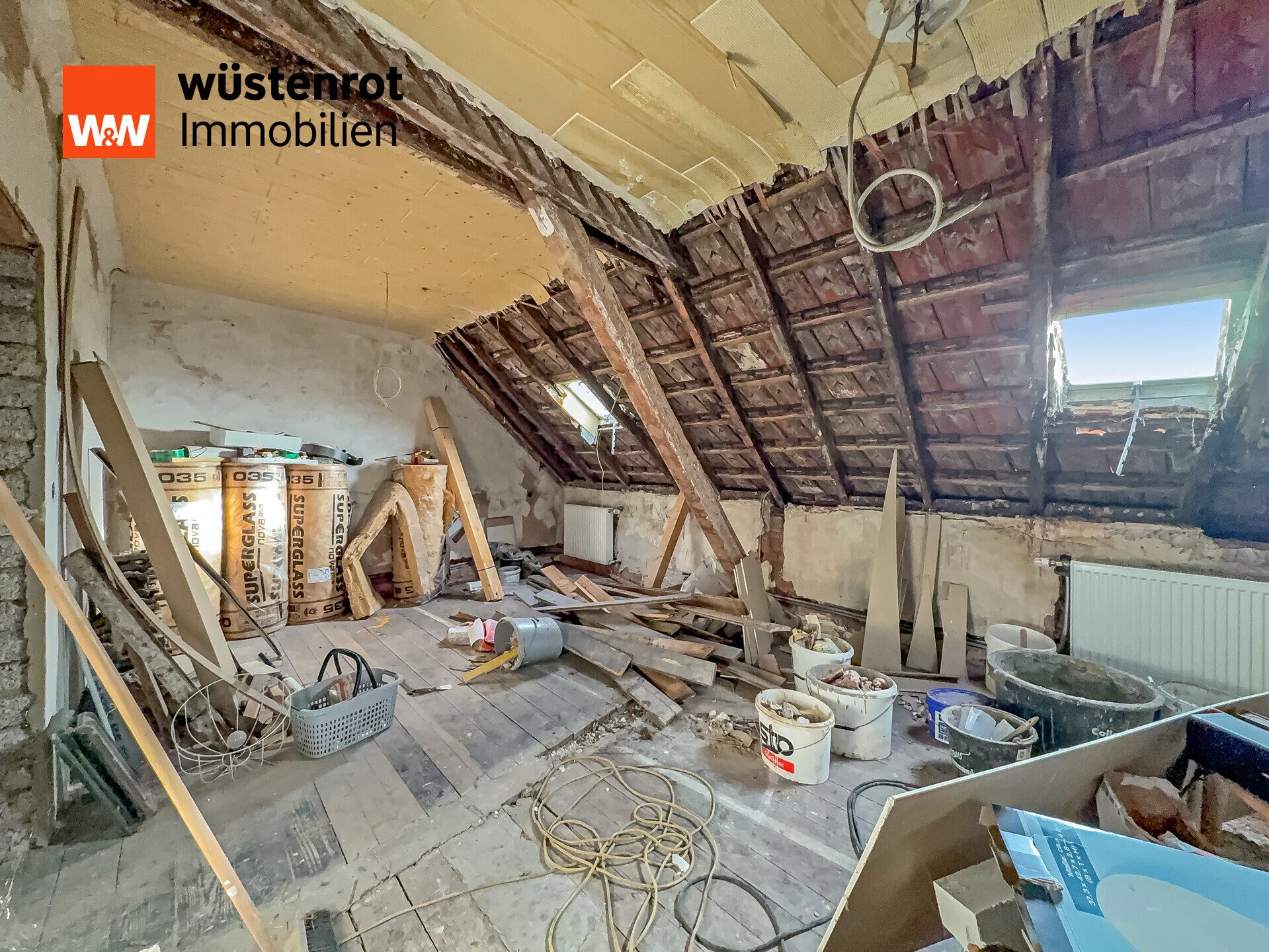 Immobilienangebot - Beckingen - Alle - Zweifamilienhaus-Potenzial: Solides Wohnhaus mit modernisierter Einheit und Ausbaureserve