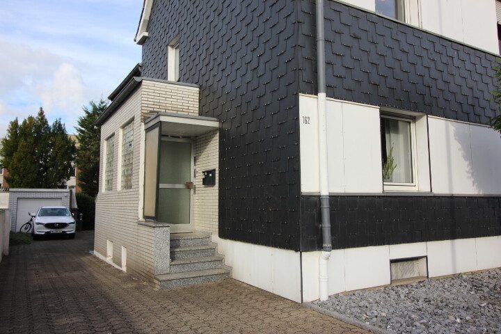 Immobilienangebot - Moers- Scherpenberg - Alle - Kapitalanlage!
Eigennutzung oder beides?!
Teilvermietetes Zweifamilienhaus in Moers-Scherpenberg.