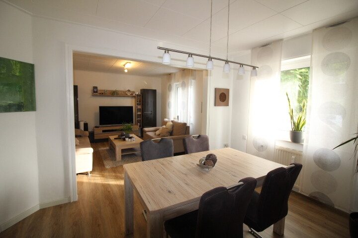 Immobilienangebot - Moers- Scherpenberg - Alle - Kapitalanlage!
Eigennutzung oder beides?!
Teilvermietetes Zweifamilienhaus in Moers-Scherpenberg.