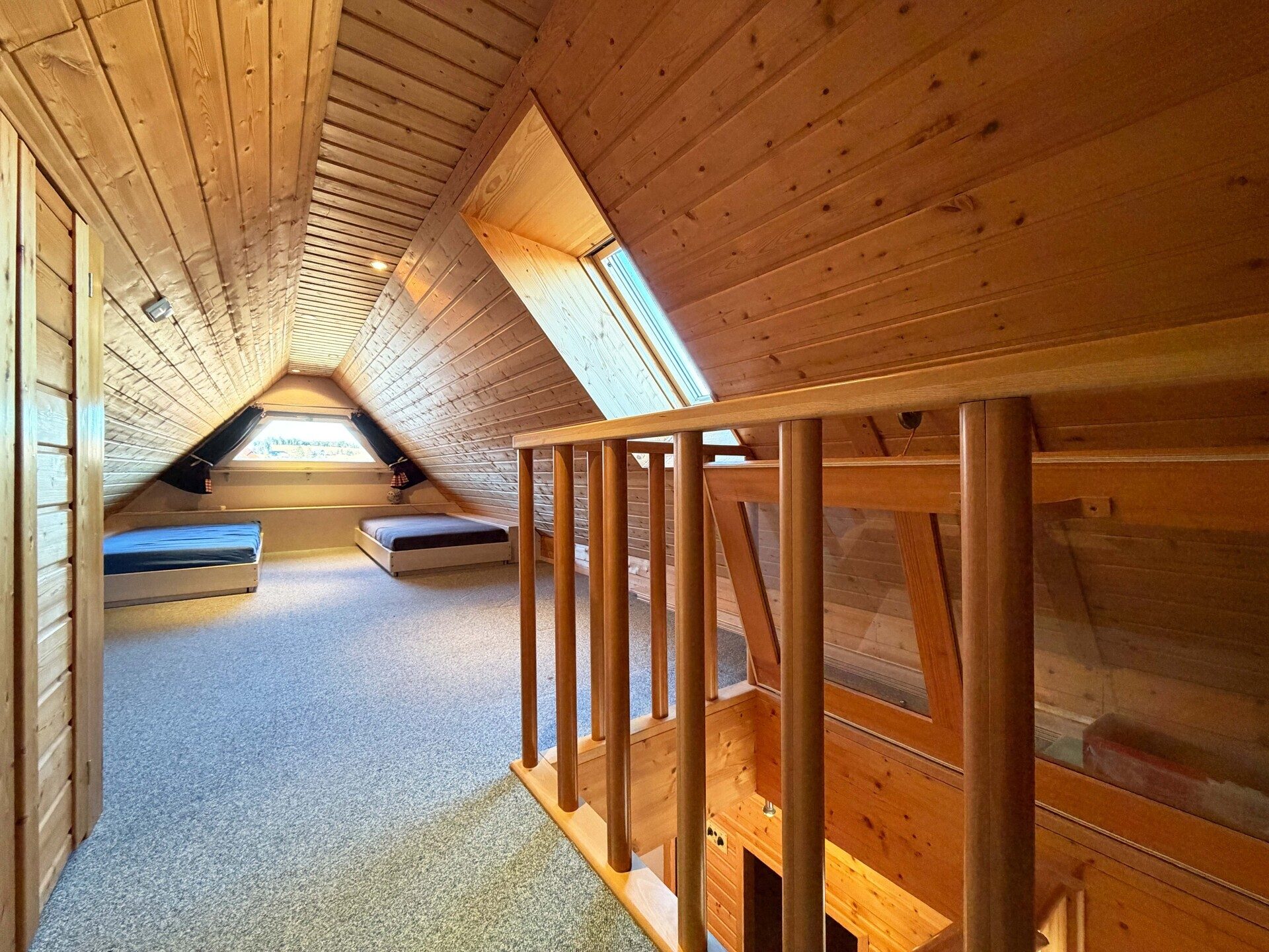 Immobilienangebot - Schonach im Schwarzwald - Alle - Zuhause fürs Herz. 6 helle Zimmer auf 186 m². Tolle Einliegerwohnung. Herrlicher Garten.
2 Garagen.
