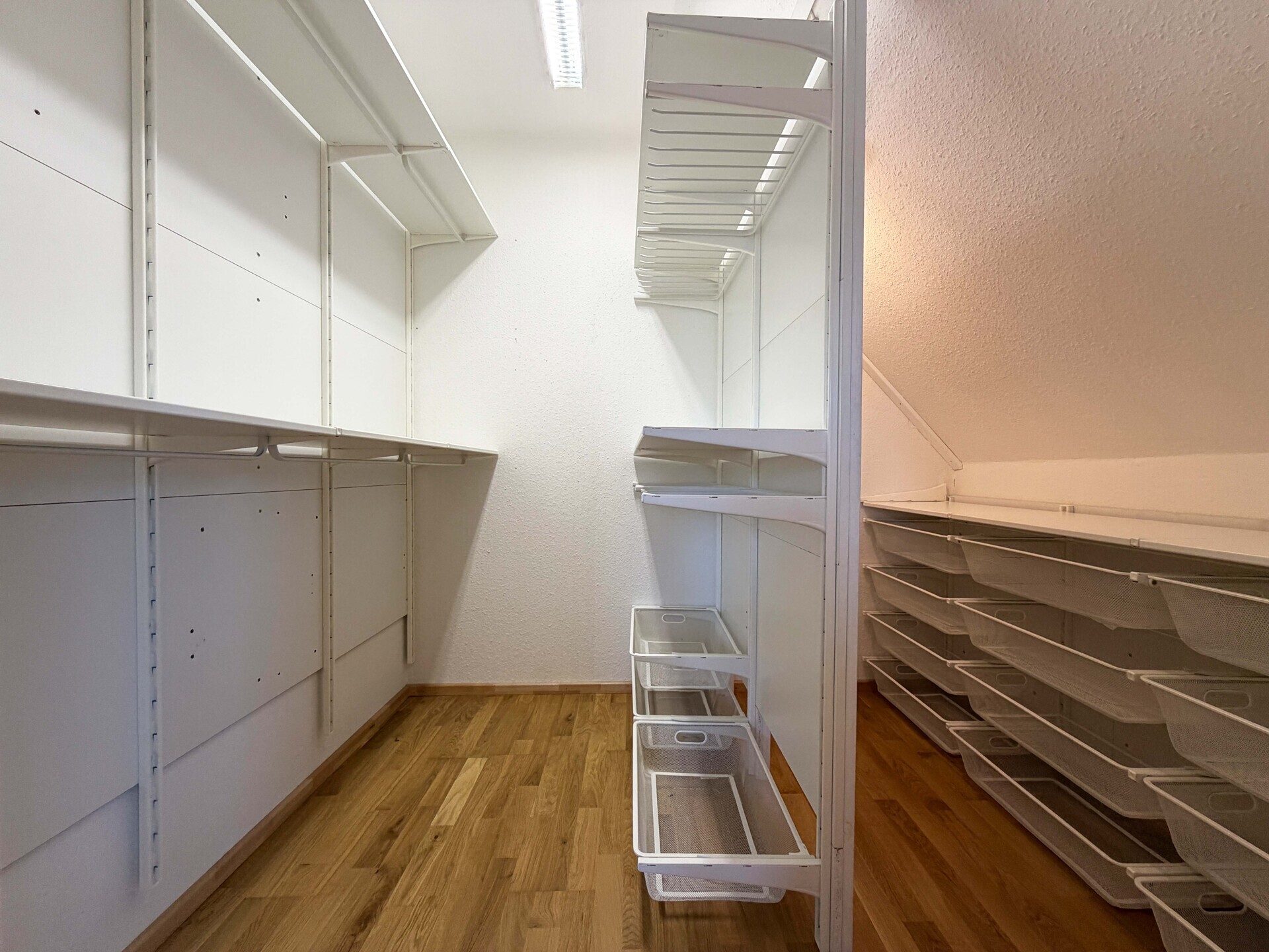 Immobilienangebot - Schonach im Schwarzwald - Alle - Zuhause fürs Herz. 6 helle Zimmer auf 186 m². Tolle Einliegerwohnung. Herrlicher Garten.
2 Garagen.