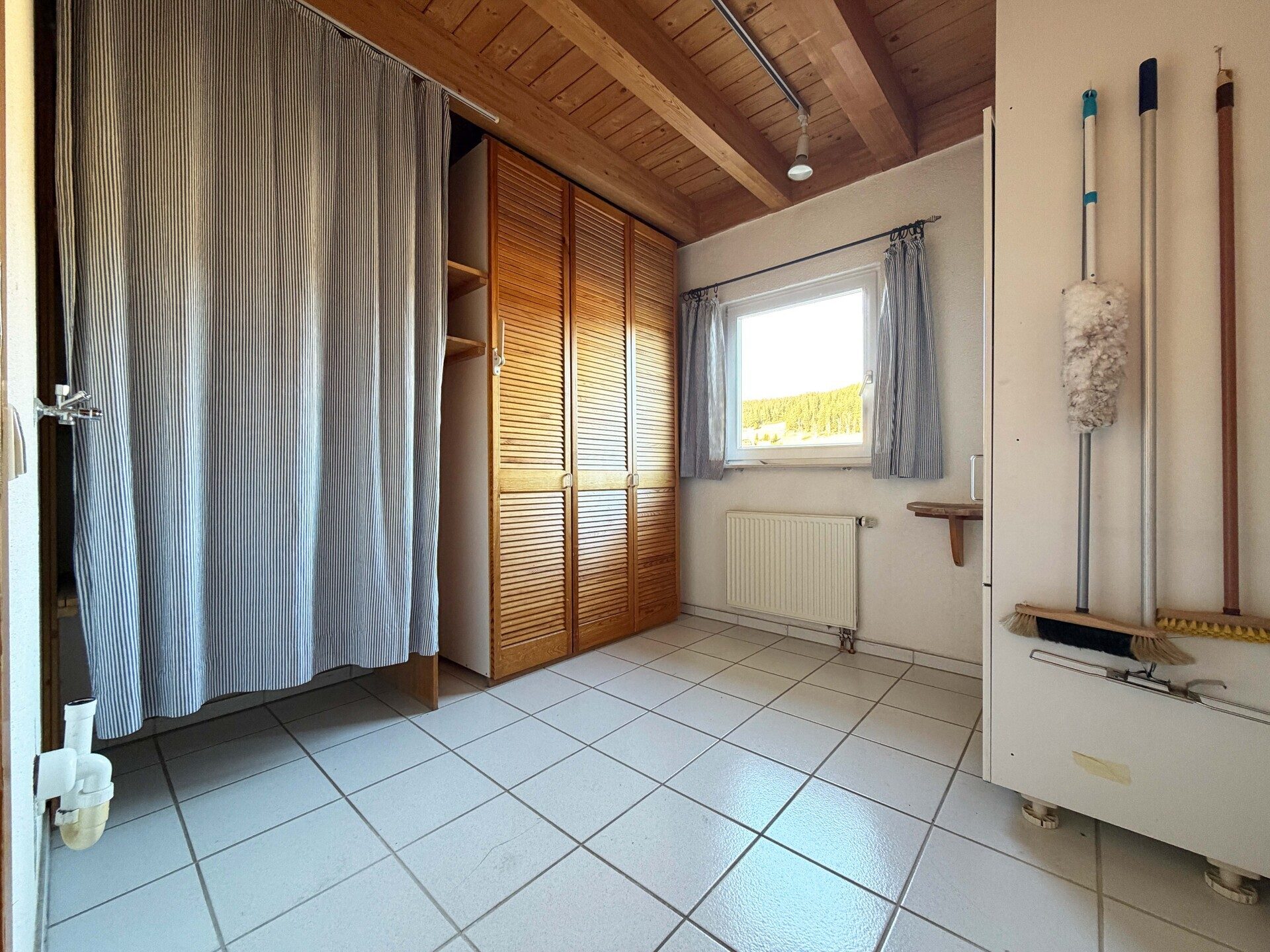 Immobilienangebot - Schonach im Schwarzwald - Alle - Zuhause fürs Herz. 6 helle Zimmer auf 186 m². Tolle Einliegerwohnung. Herrlicher Garten.
2 Garagen.