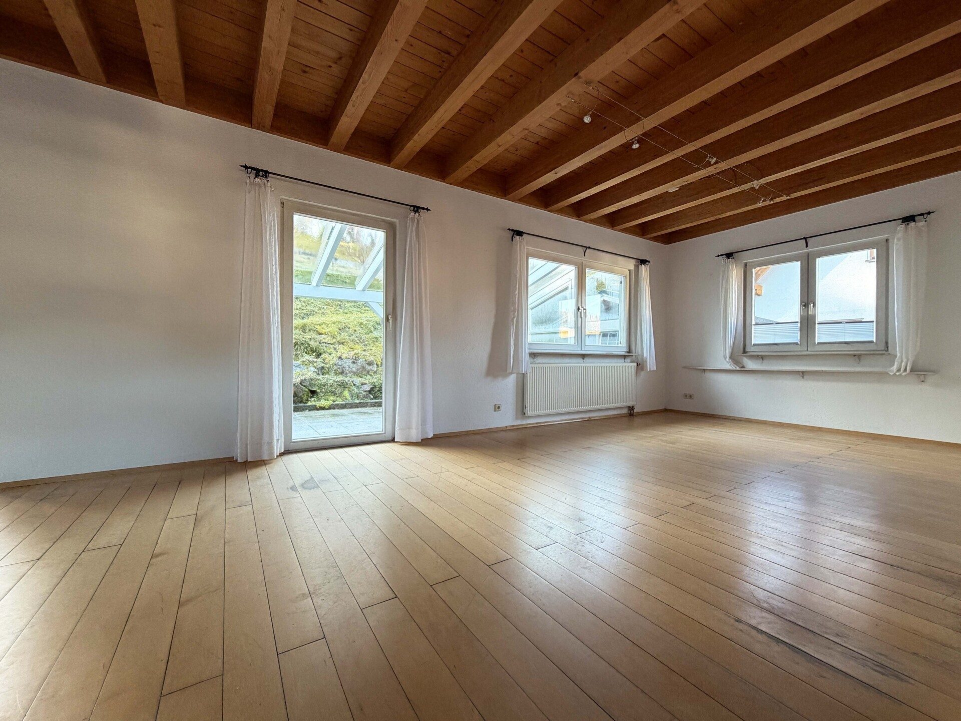 Immobilienangebot - Schonach im Schwarzwald - Alle - Zuhause fürs Herz. 6 helle Zimmer auf 186 m². Tolle Einliegerwohnung. Herrlicher Garten.
2 Garagen.