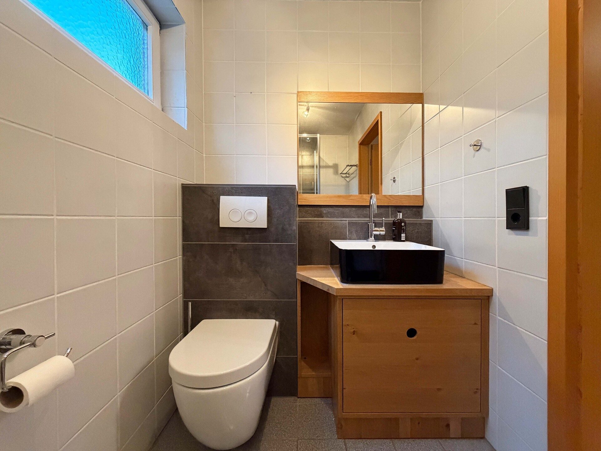 Immobilienangebot - Schonach im Schwarzwald - Alle - Zuhause fürs Herz. 6 helle Zimmer auf 186 m². Tolle Einliegerwohnung. Herrlicher Garten.
2 Garagen.